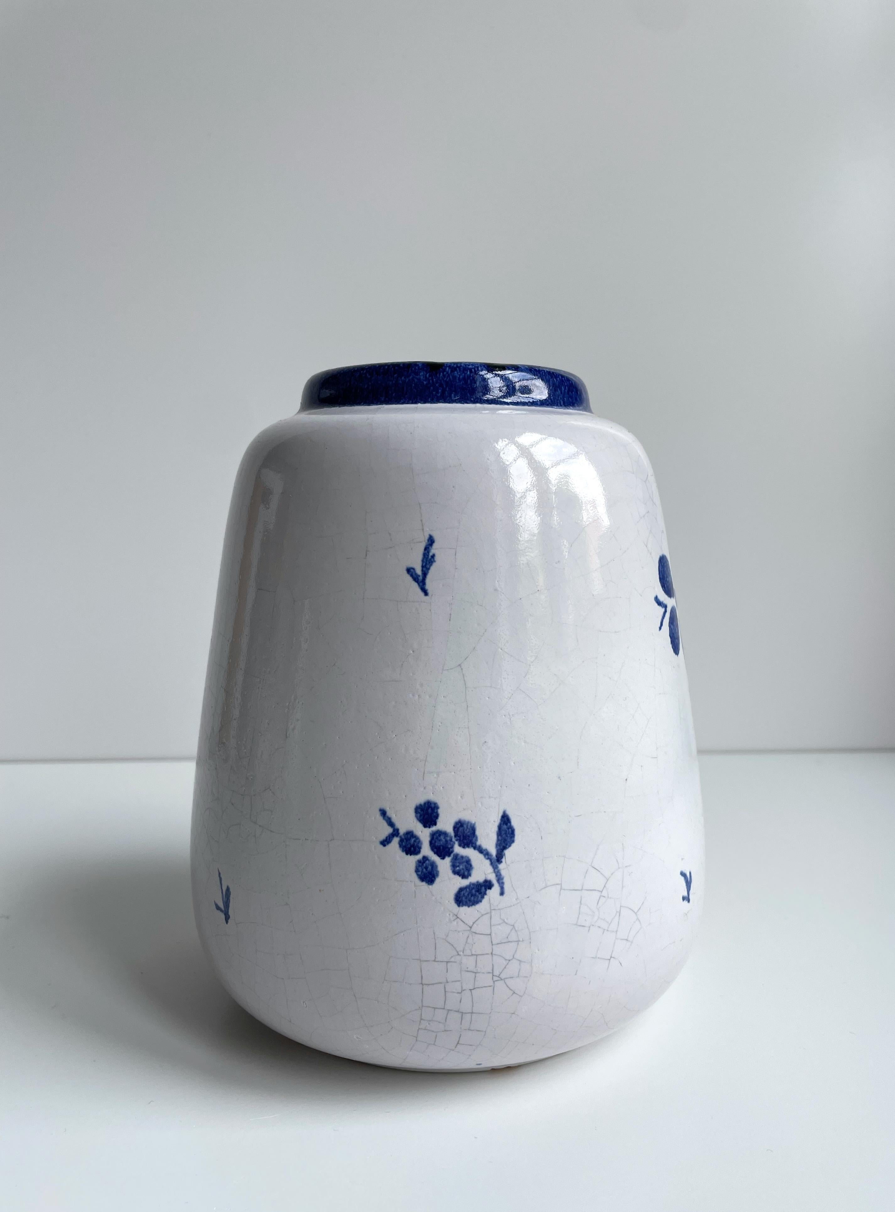 Hand-Painted 1940s Almue Danish Blue Decor on White Glazed Ceramic Vase For Sale