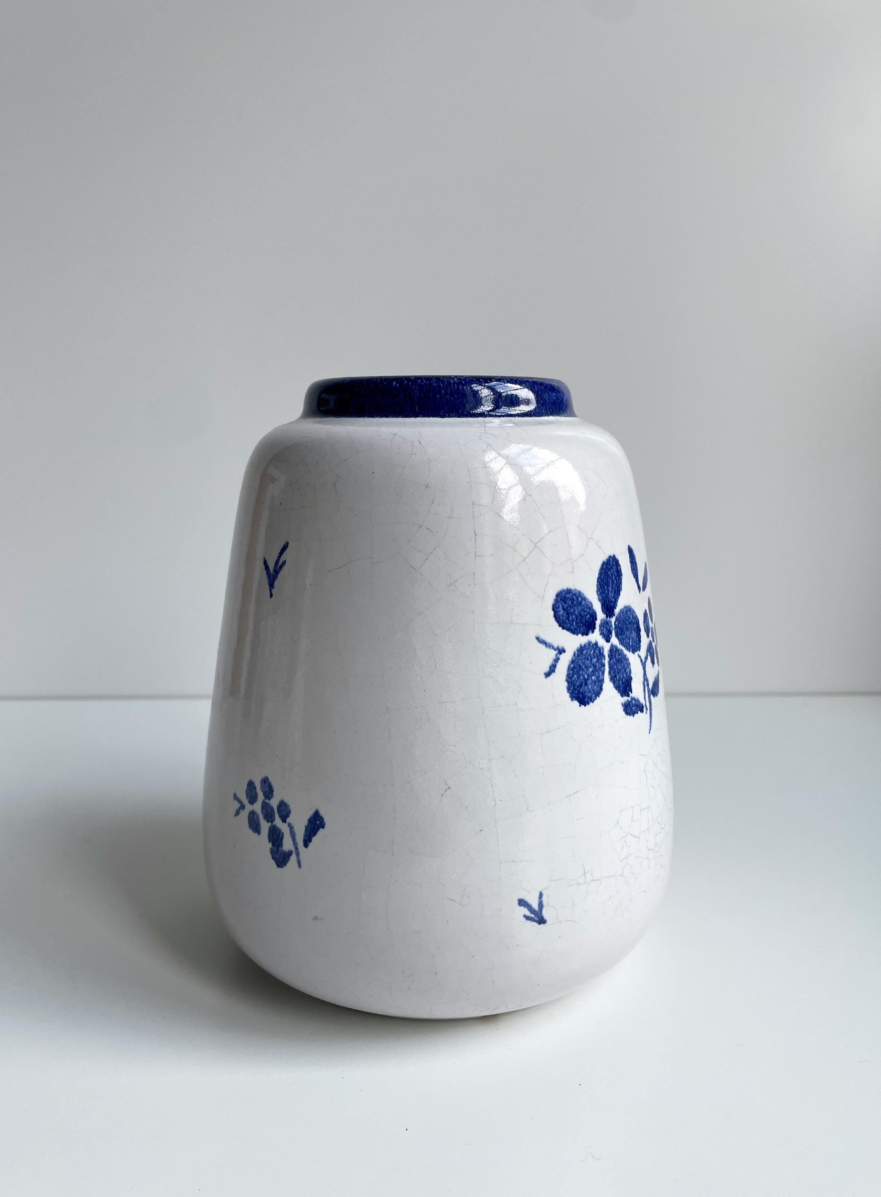 1940s Almue Danish Blue Decor on White Glazed Ceramic Vase In Good Condition For Sale In Copenhagen, DK