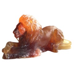 Escultura de león de ámbar de los años 40 en Pâte de Verre