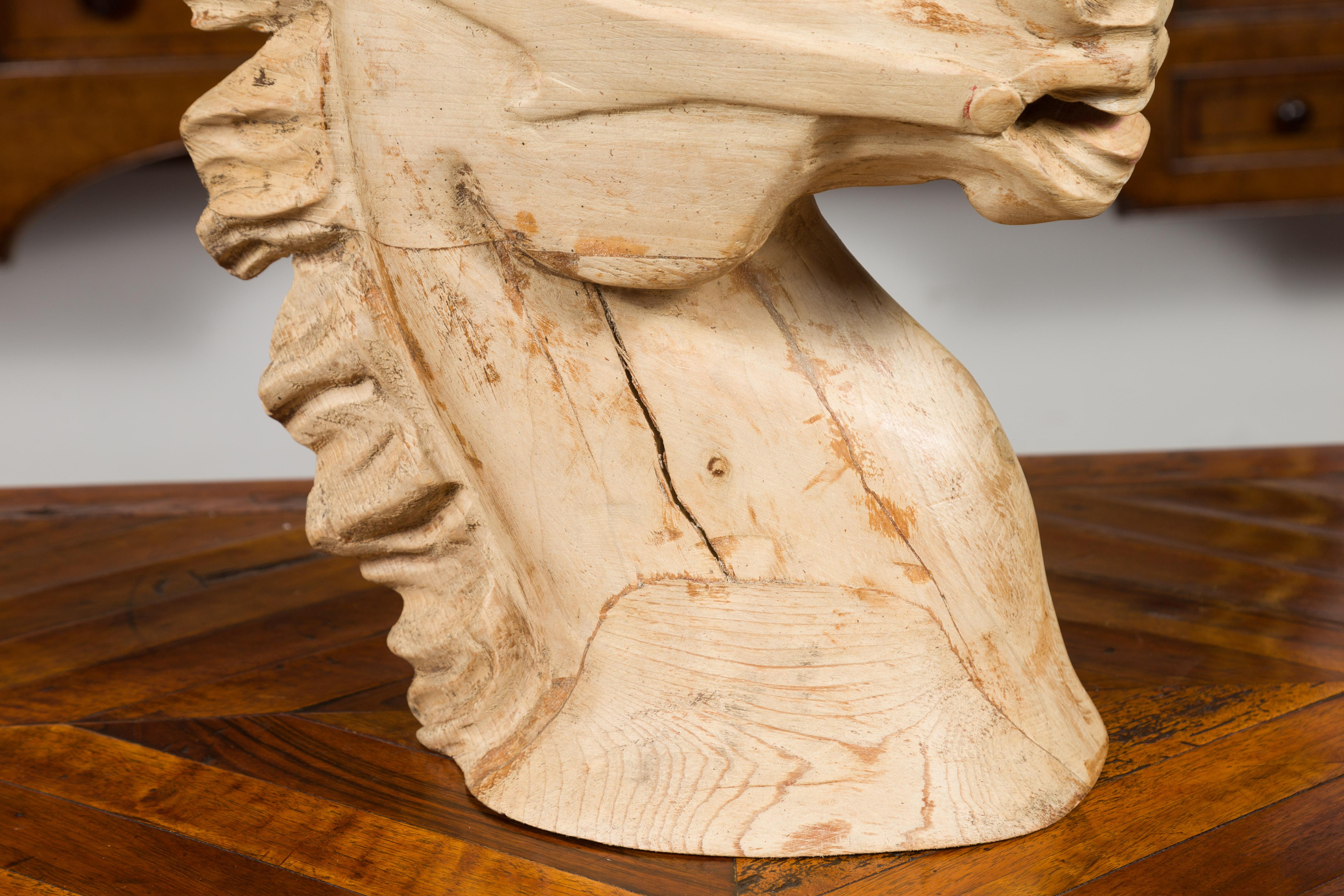 Fragment de tête de cheval en bois sculpté américain des années 1940 à patine vieillie Bon état - En vente à Atlanta, GA
