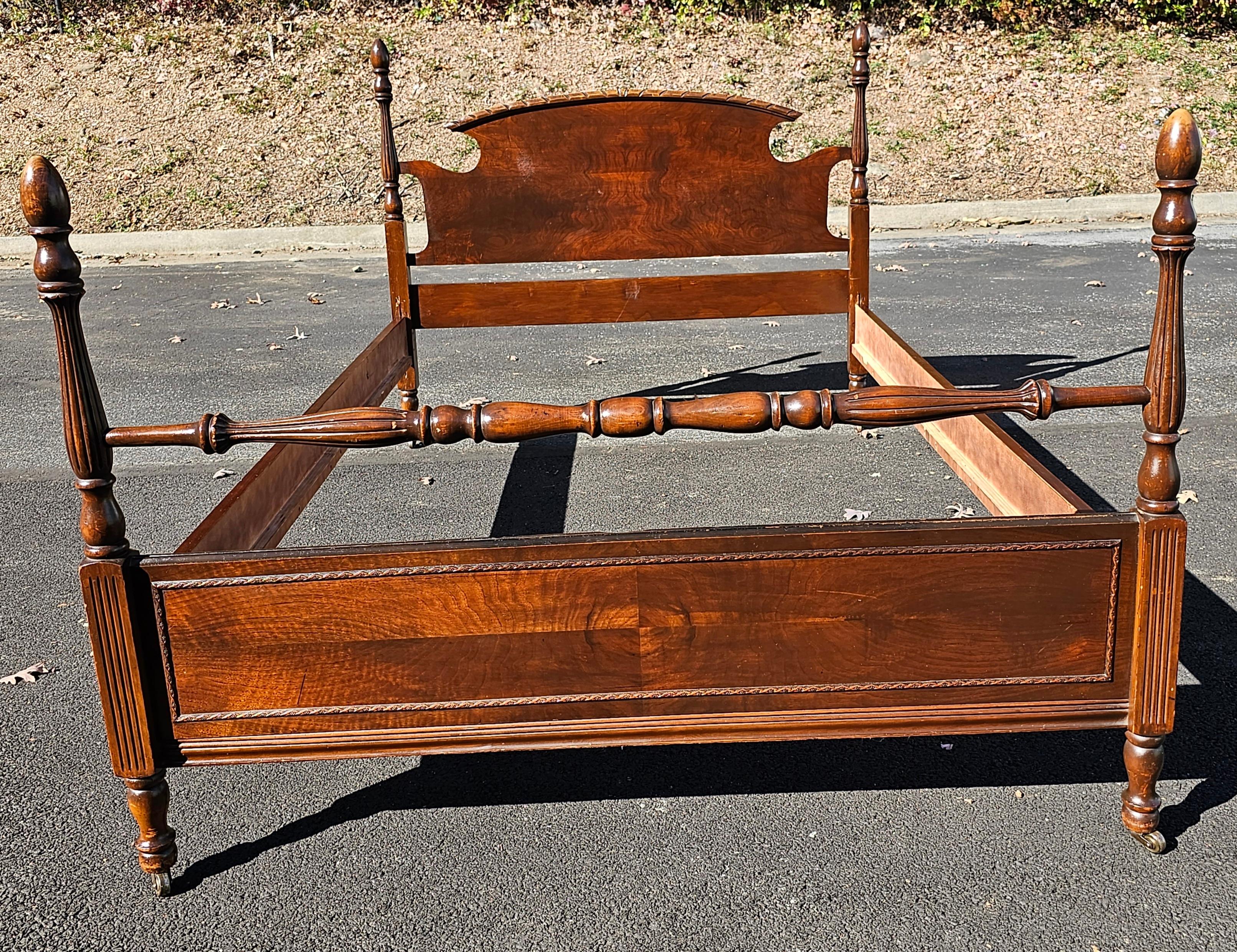 20th Century 1940s American Classical Style Mahogany Full Size Bed For Sale