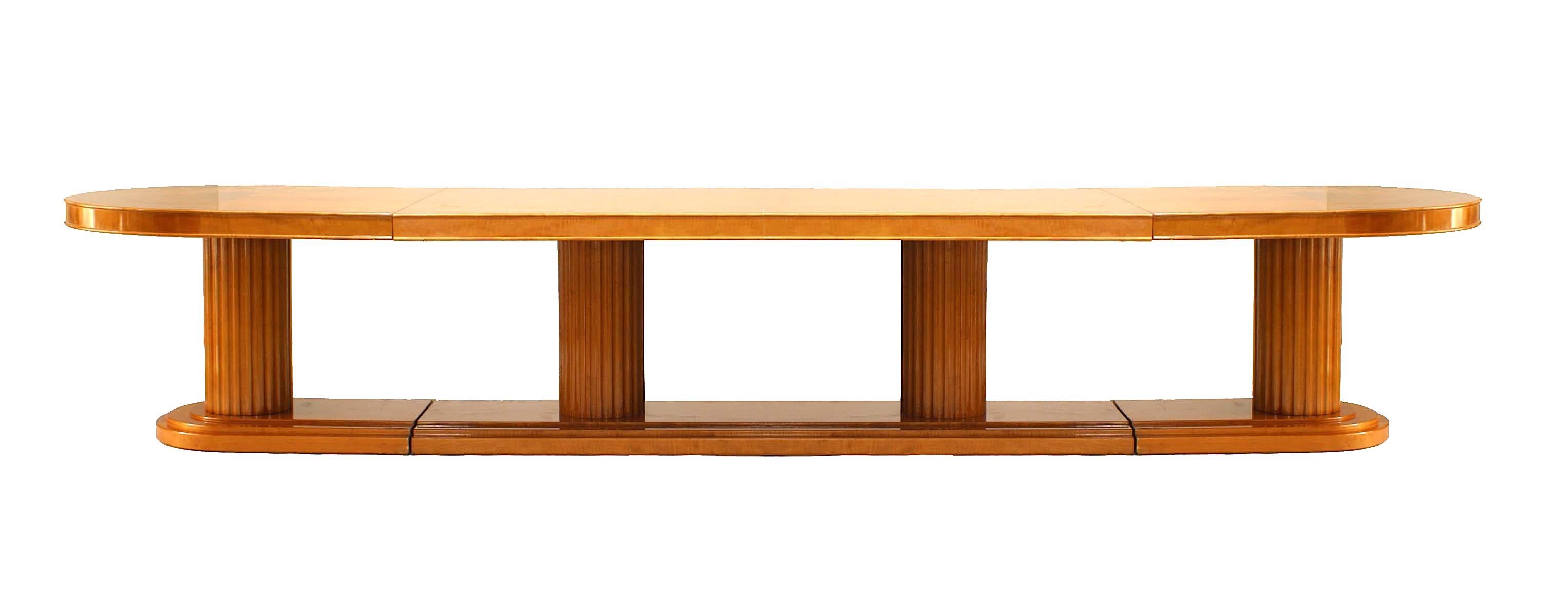 2 Tables de conférence ovales en érable américain en vente 1