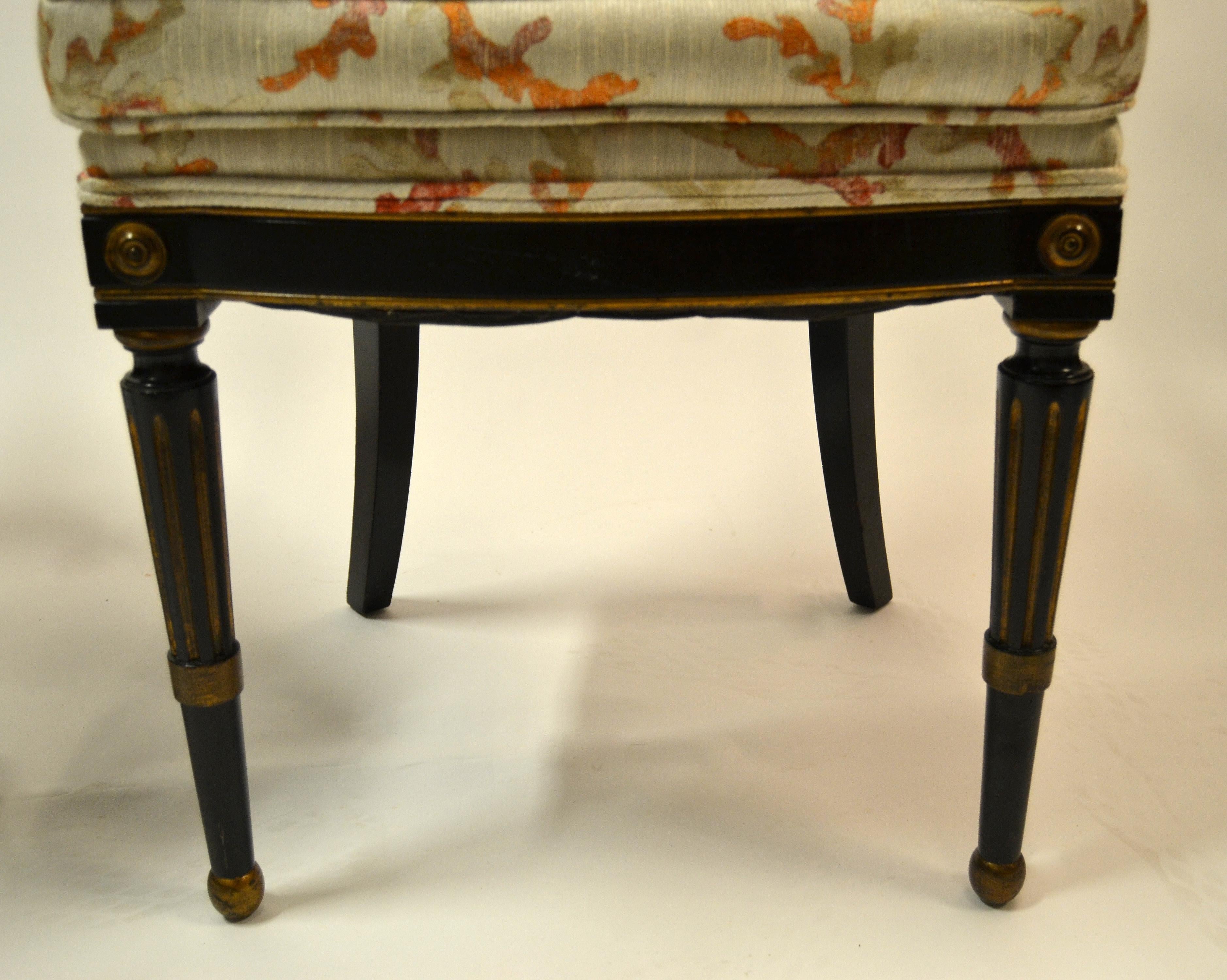 Chaises d'appoint américaines des années 1940 Dossier à motifs de diamants complexes Noir et or - Paire en vente 3