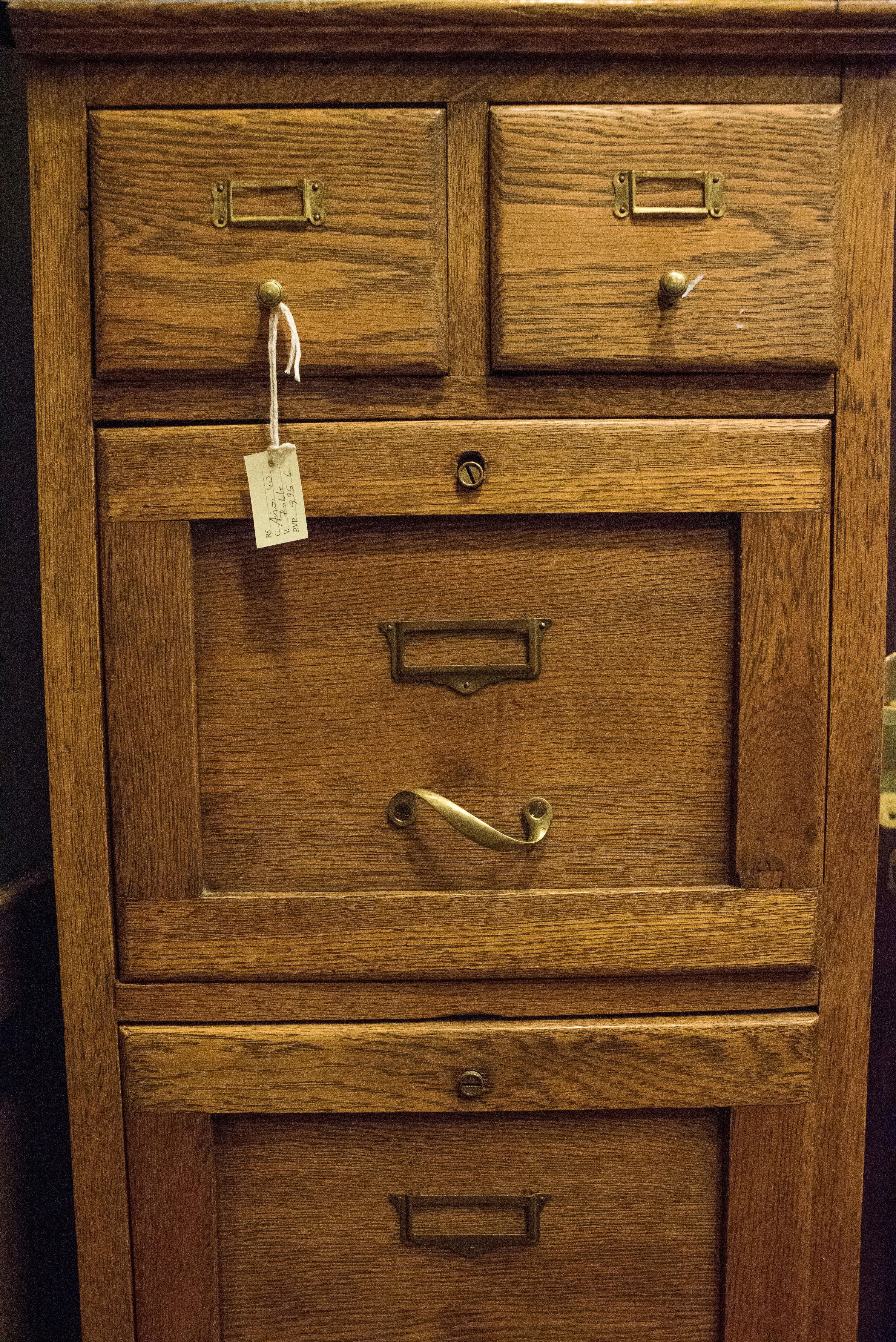 Functional and current chiffonier in American oak, with lock in all drawers and iron guides inside, like a filling cabinet. Its possible to put labels on the drawers because there are golden brass frame for it. There are a cabinetmakers label