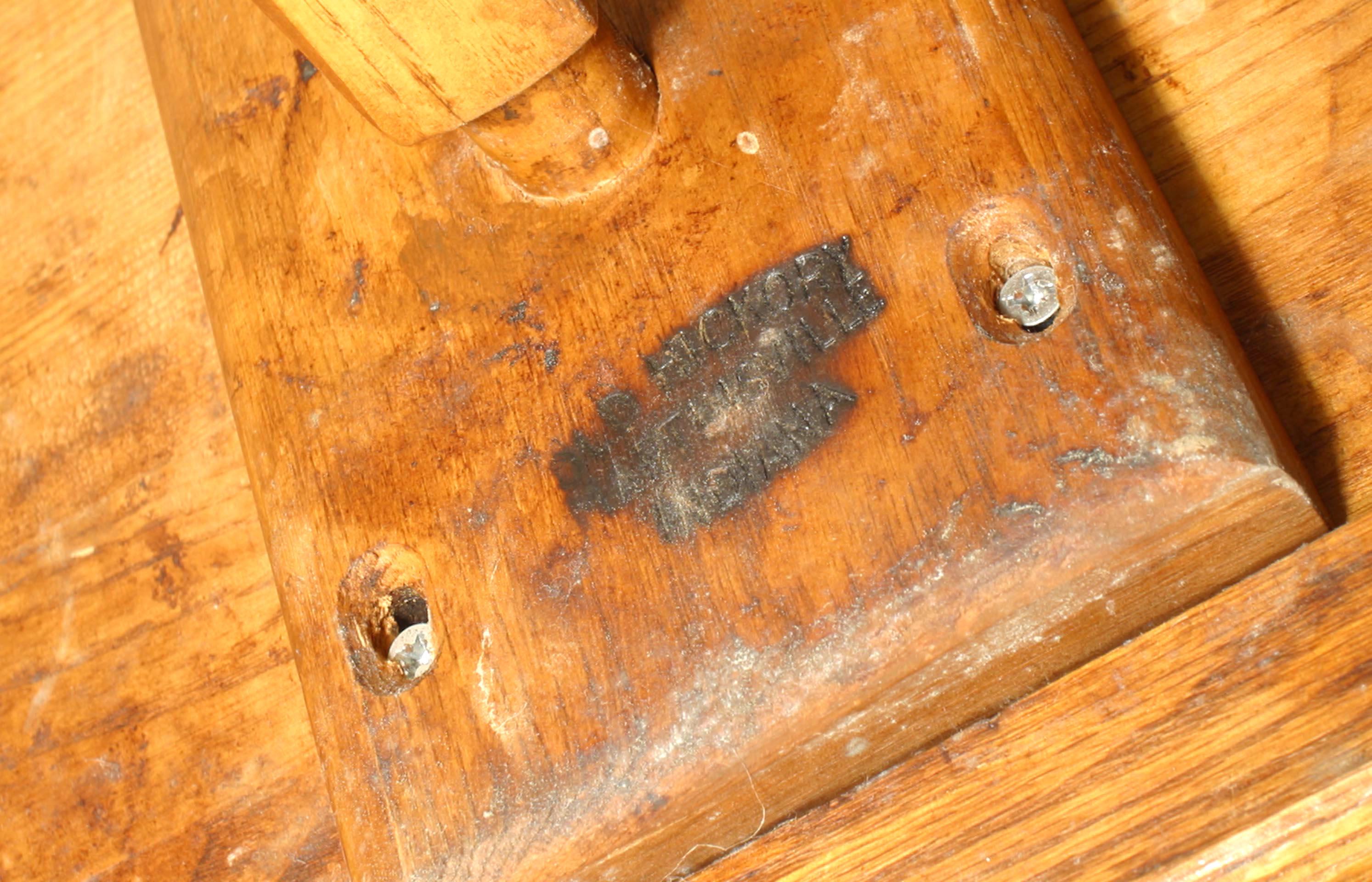 Rustikaler Esstisch aus altem Hickoryholz im Zustand „Gut“ im Angebot in New York, NY