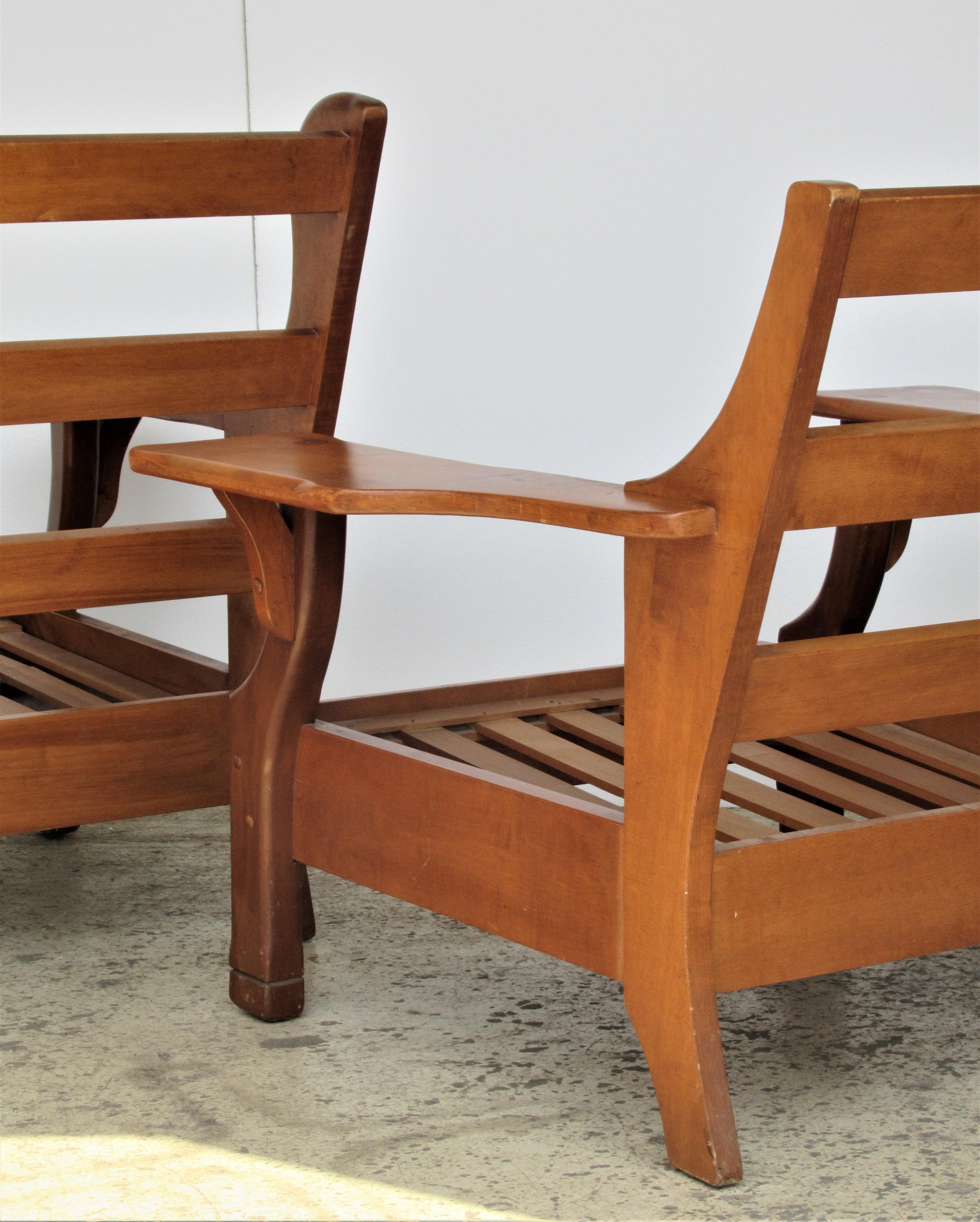 1940s American Rustic Wide Paddle Arm Maple Lounge Chairs In Good Condition In Rochester, NY