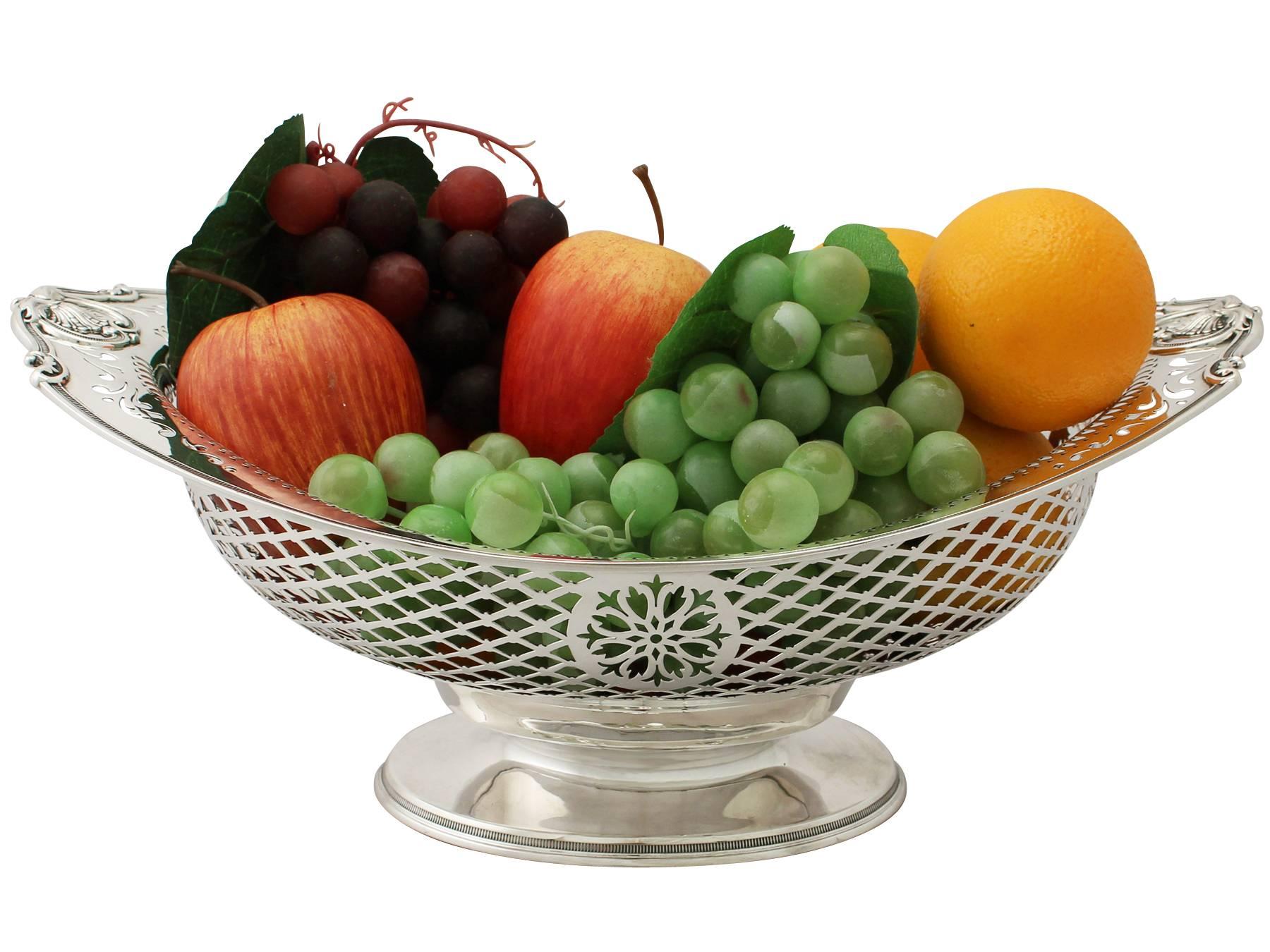 20th Century Vintage American Sterling Silver Fruit Bowl, 1945 4