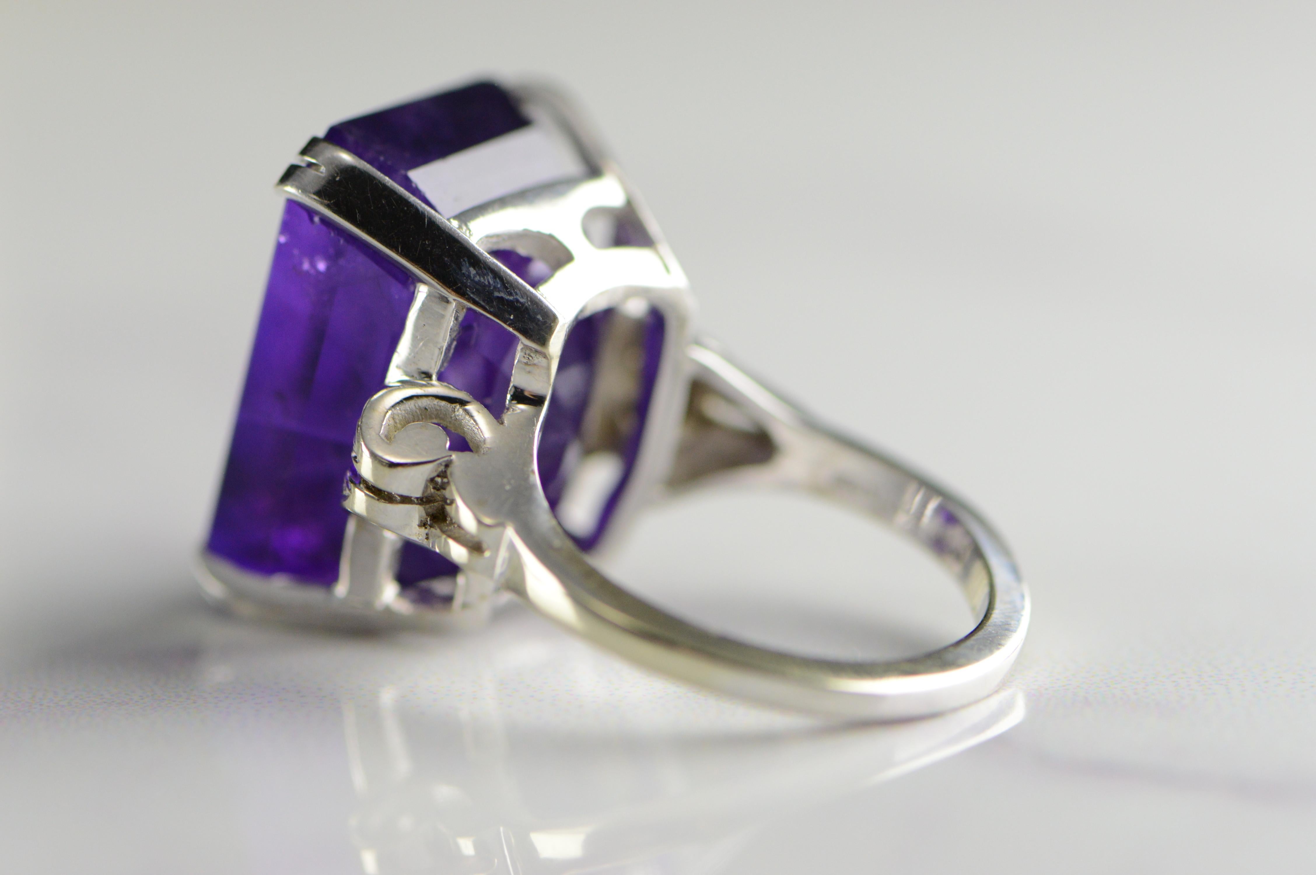 1940s Amethyst Diamond Cocktail Ring In Excellent Condition For Sale In Frederick, MD