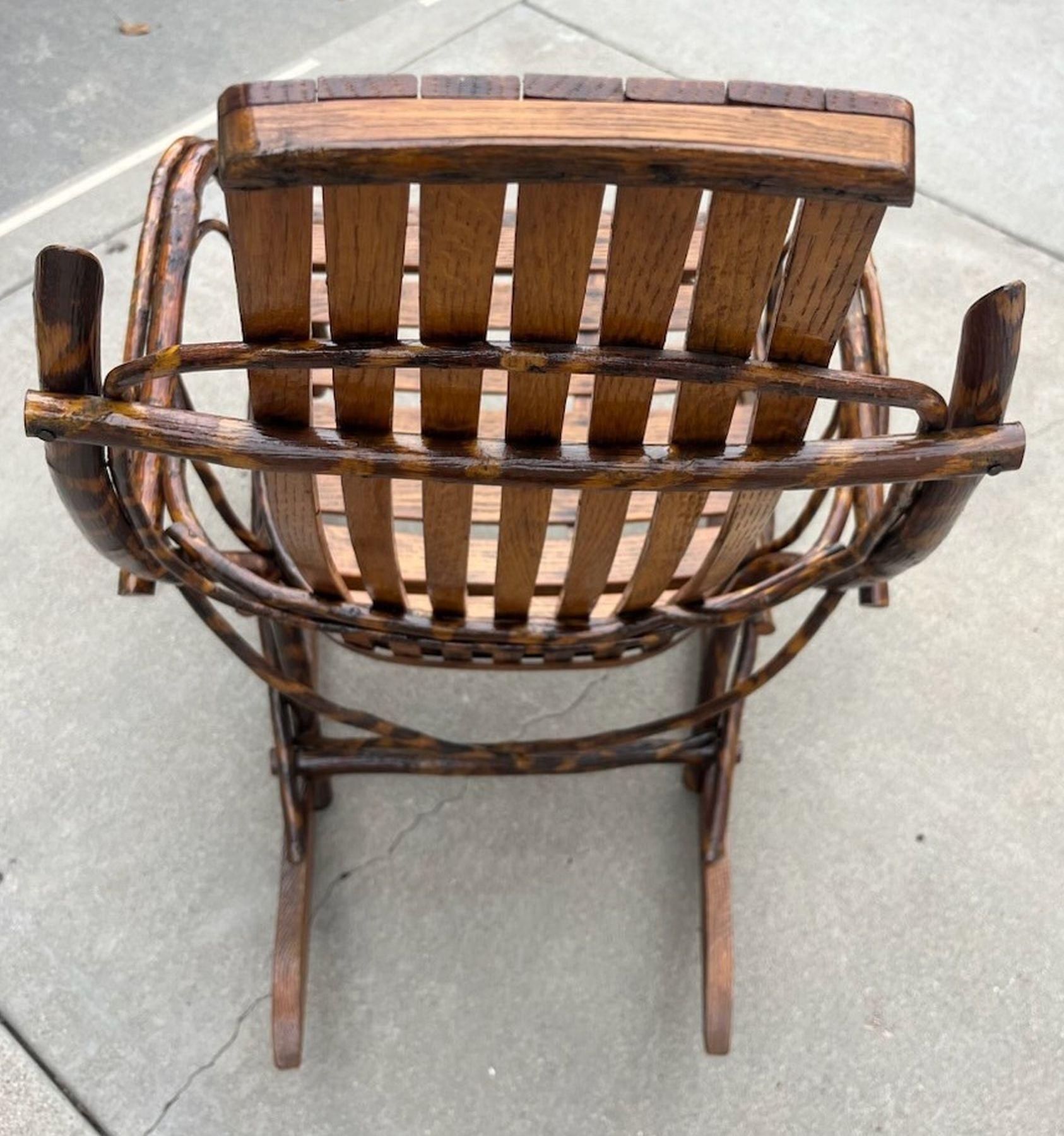Fatto a mano Dondolo in legno curvato Amish del 1940 in vendita