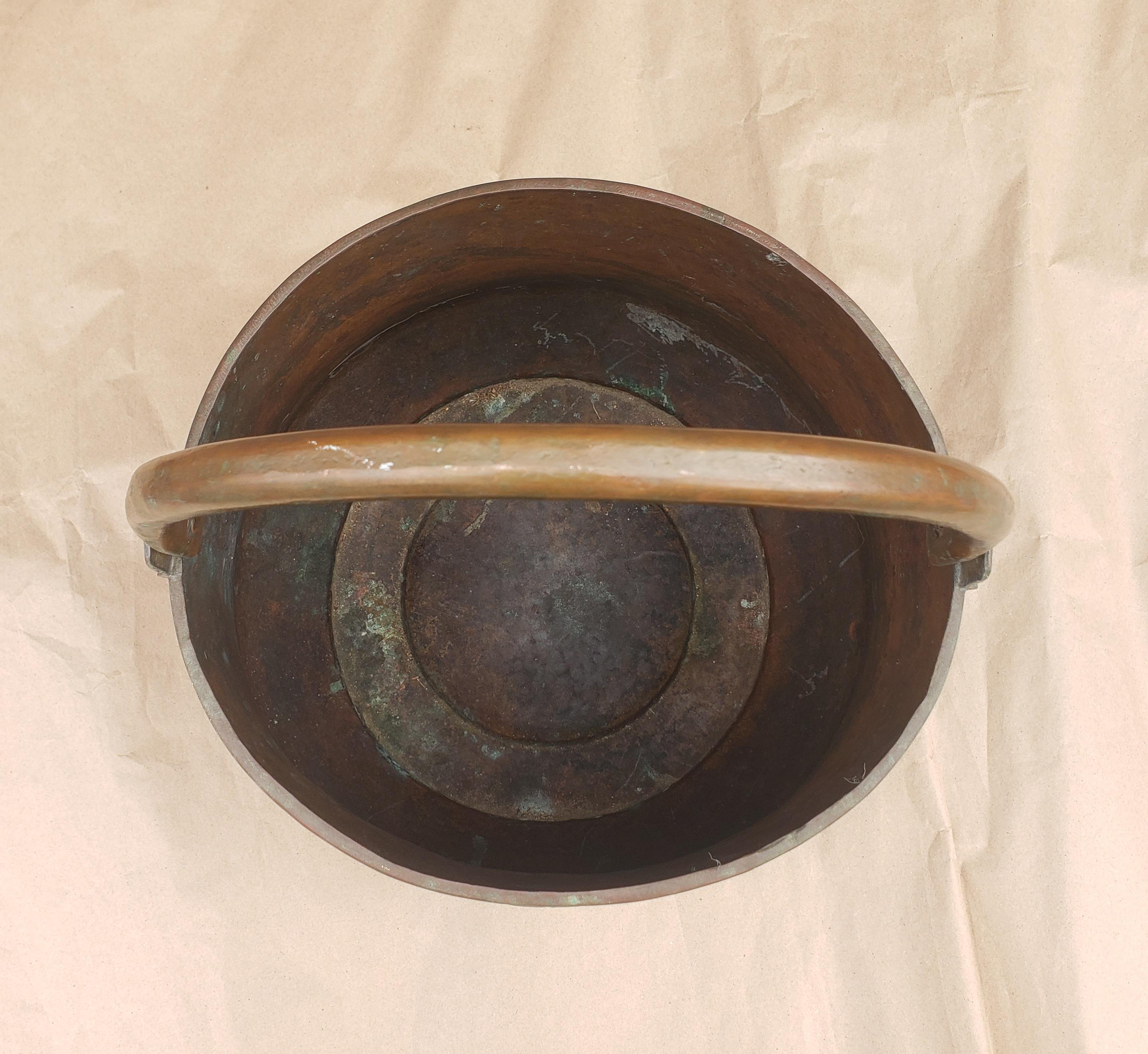 1940s Anglo-Indian Hammered Copper and Arts Brass Cuts Jardiniere Planter In Good Condition In Germantown, MD