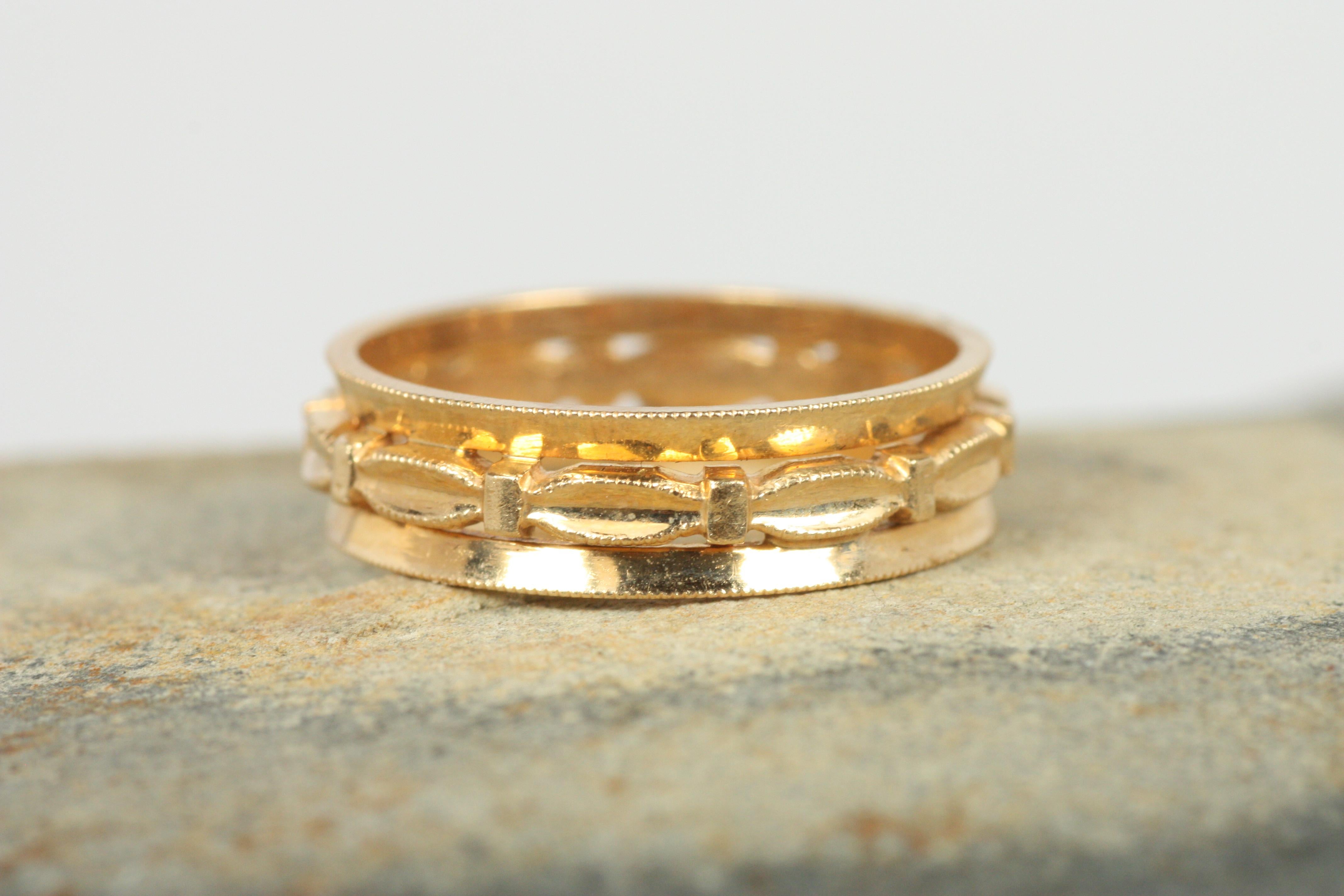 Femenino o masculino Alianza de boda antigua de 5,1 mm de la década de 1940 en oro rosa de 14 quilates con un intrincado diseño de lazo en venta