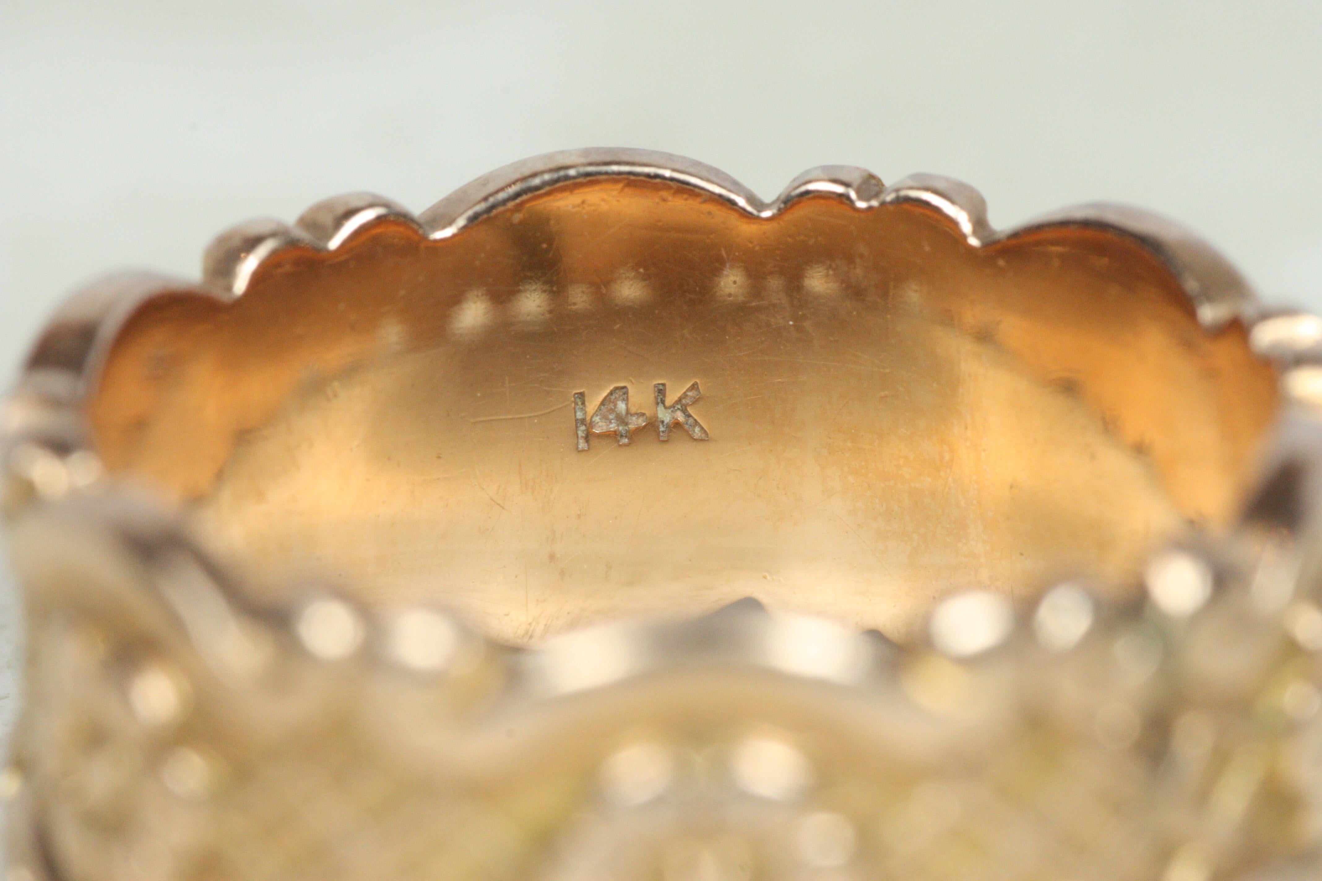 Alianza Floral Antigua de 8,7 mm con Bordes en Voluta en Oro Rosa de 14K de la década de 1940 en venta 4