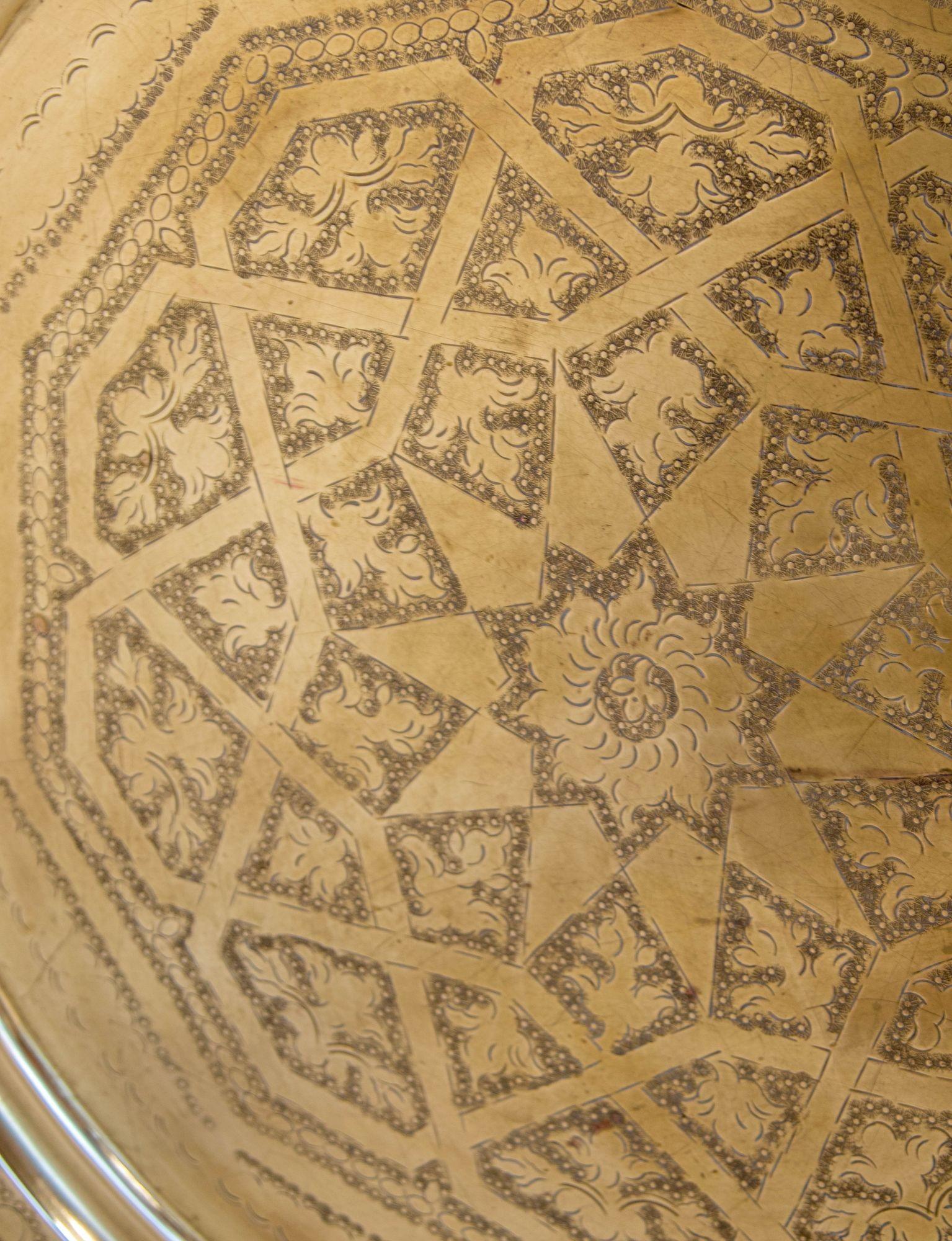 1940's Antike Marokkanische Große Polierte Runde Messing Tablett Platte 30 in. T im Angebot 4