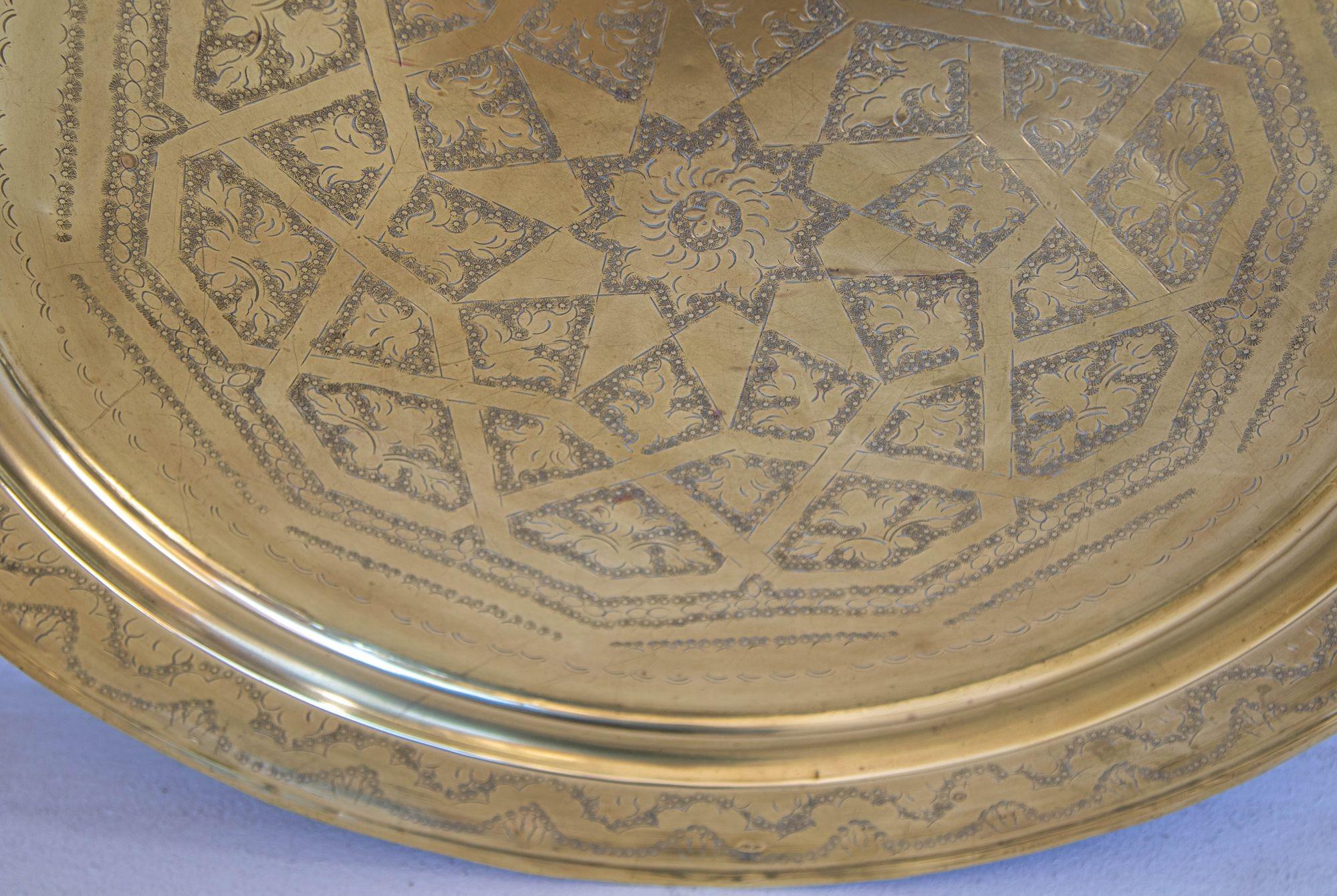1940's Antique Moroccan Large Polished Round Brass Tray Platter 30 in. D. en vente 4