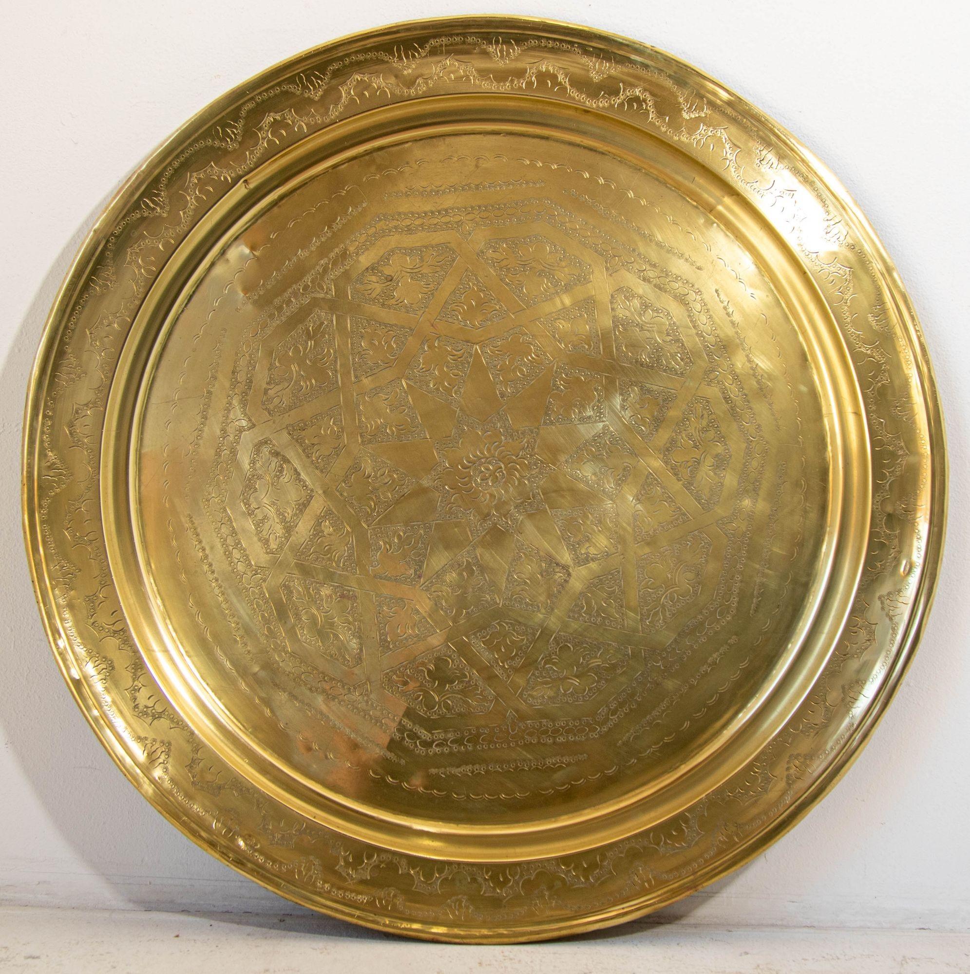 1940's Antique Moroccan Large Polished Round Brass Tray Platter 30 in. D. For Sale 8