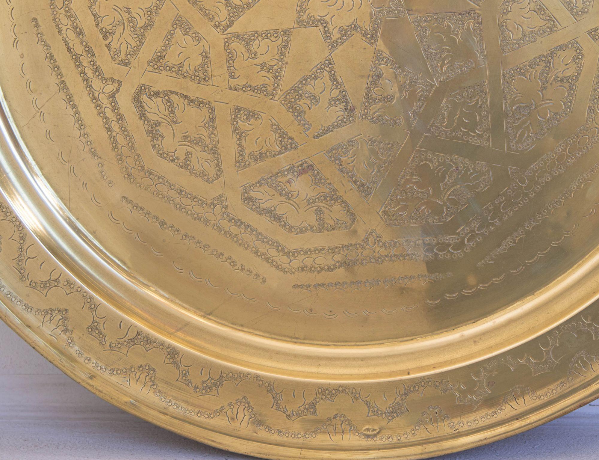 1940's Antique Moroccan Large Polished Round Brass Tray Platter 30 in. D. en vente 7