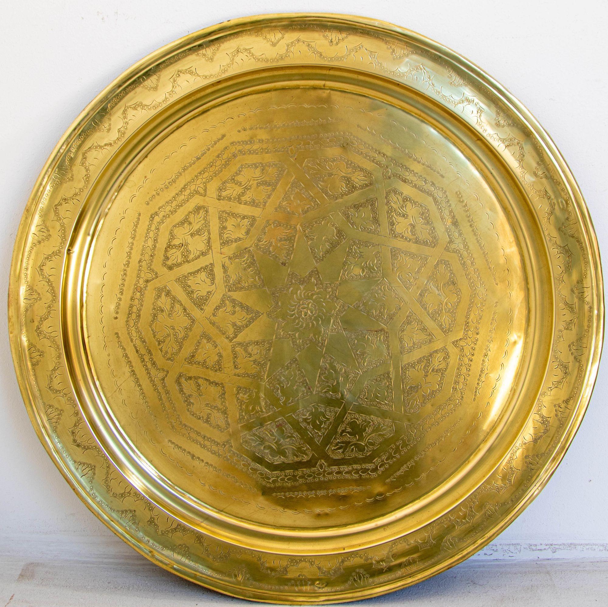 1940's Antique Moroccan Large Polished Round Brass Tray Platter 30 in. D. For Sale 1