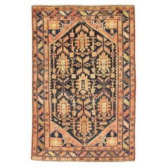 antiker persischer Hamadan-Teppich aus den 1940er Jahren mit Stammesmedaillon-Motiv im Mittelfeld