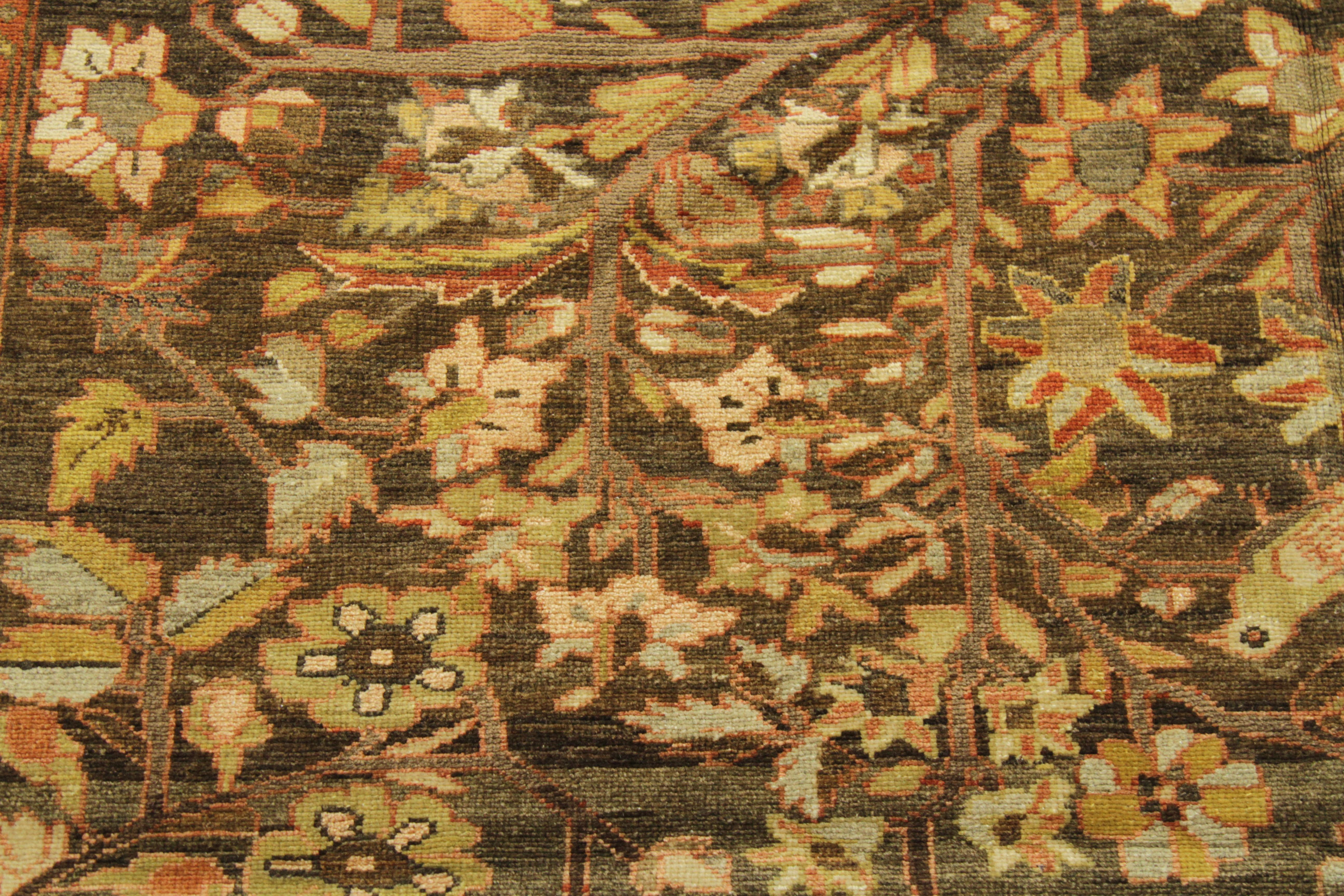 Tapis persan ancien des années 1940, motif Bakhtiar avec motifs floraux en forme de 