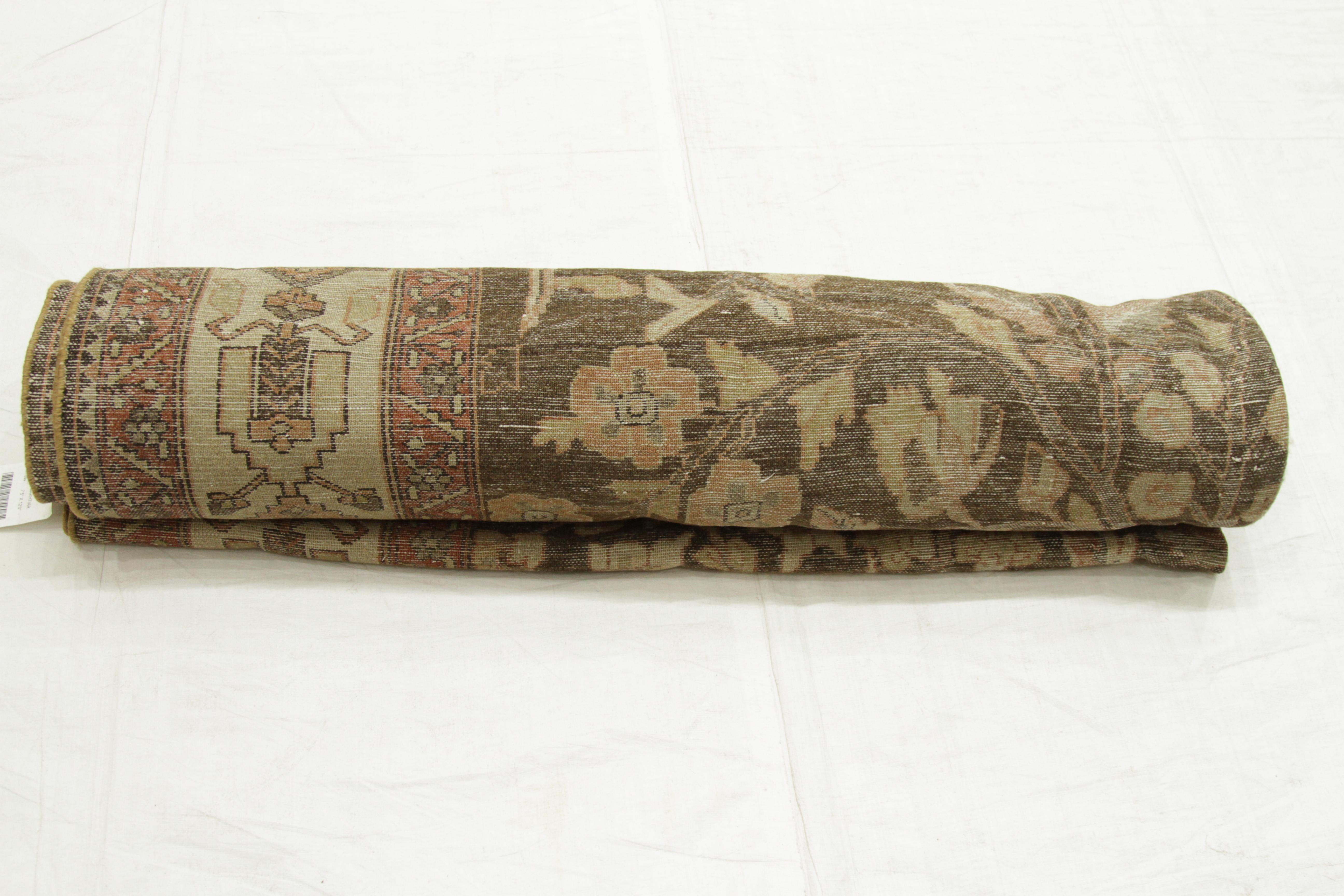 Tapis persan ancien des années 1940, motif Bakhtiar avec motifs floraux en forme de 