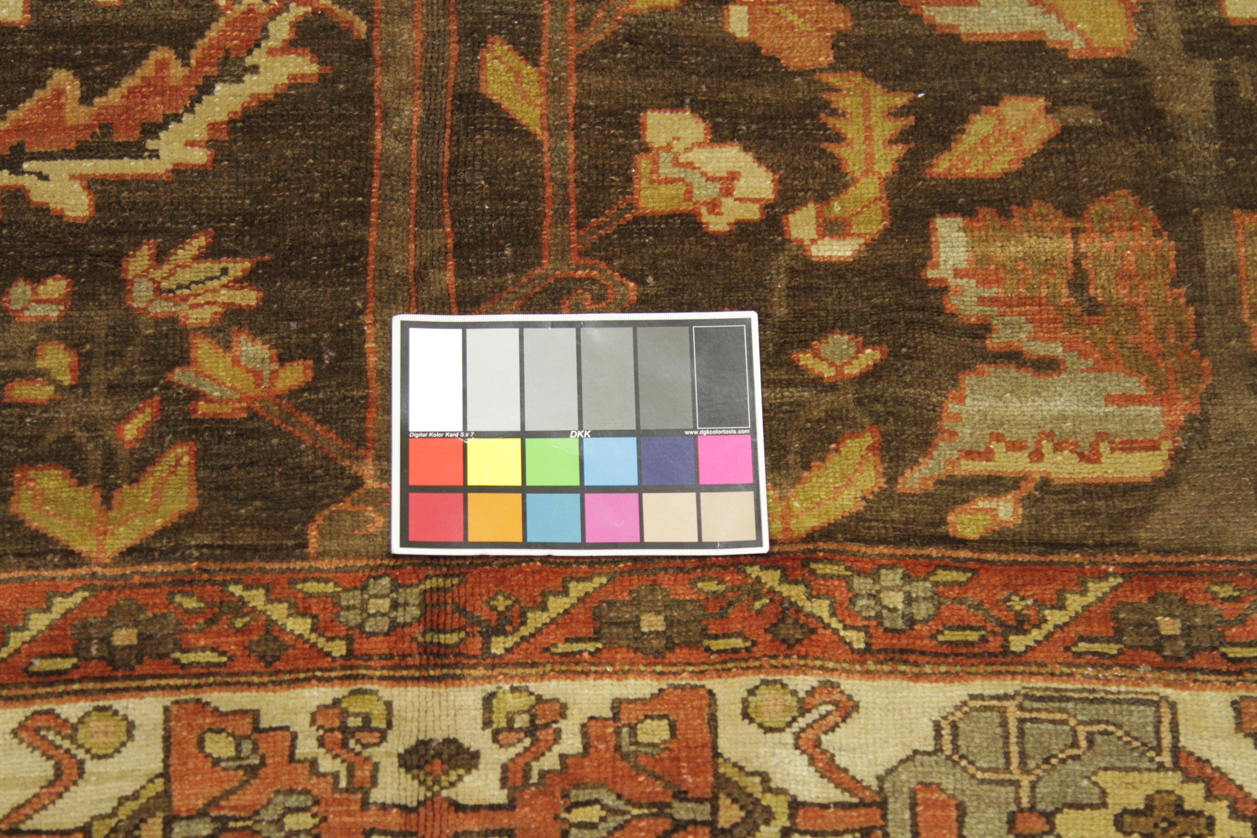 Laine Tapis persan ancien des années 1940, motif Bakhtiar avec motifs floraux en forme de 