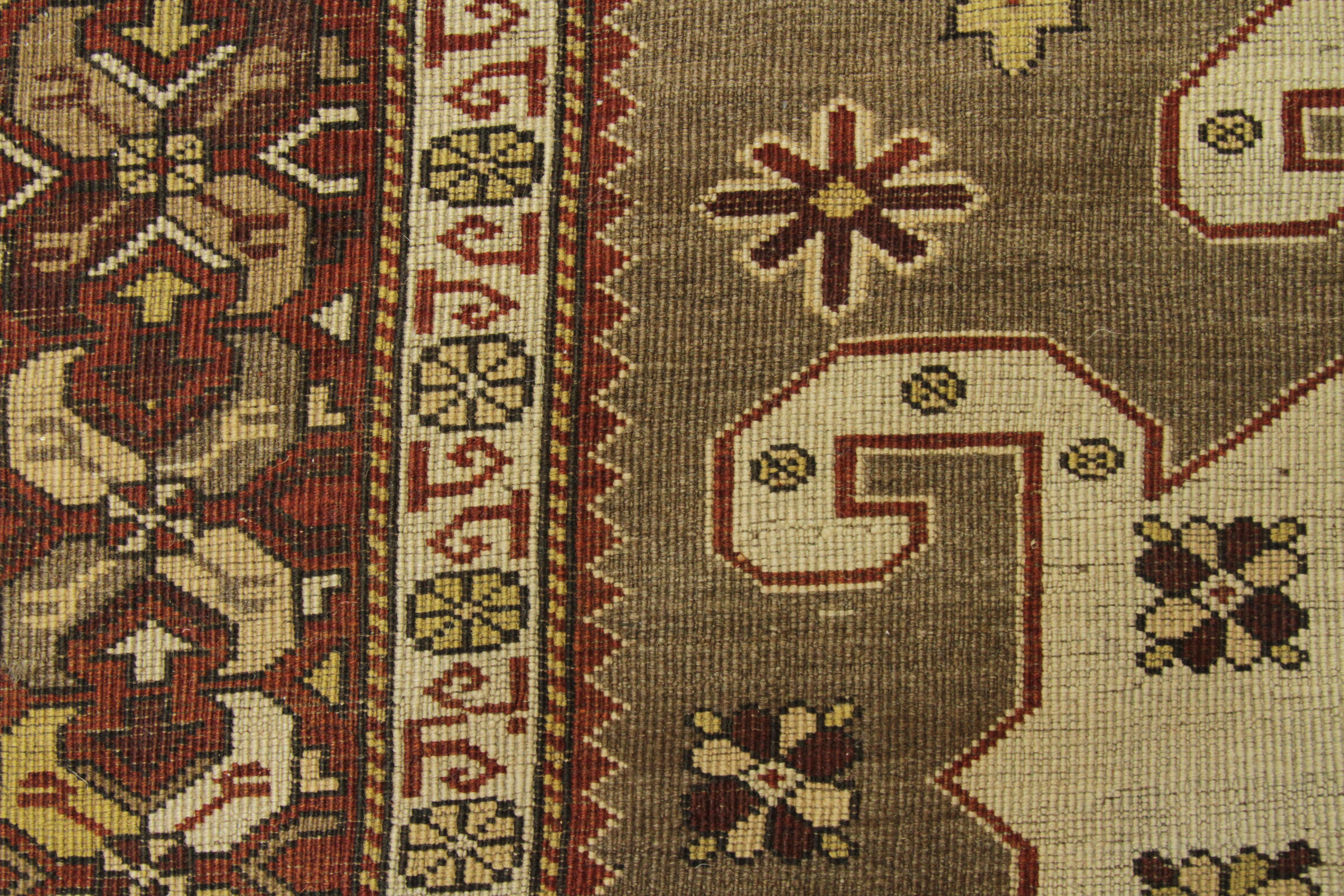 Antiker persischer Teppich Ghafghaz aus den 1940er Jahren mit prächtigem Stammesmuster und traditionellem Muster im Zustand „Hervorragend“ im Angebot in Dallas, TX