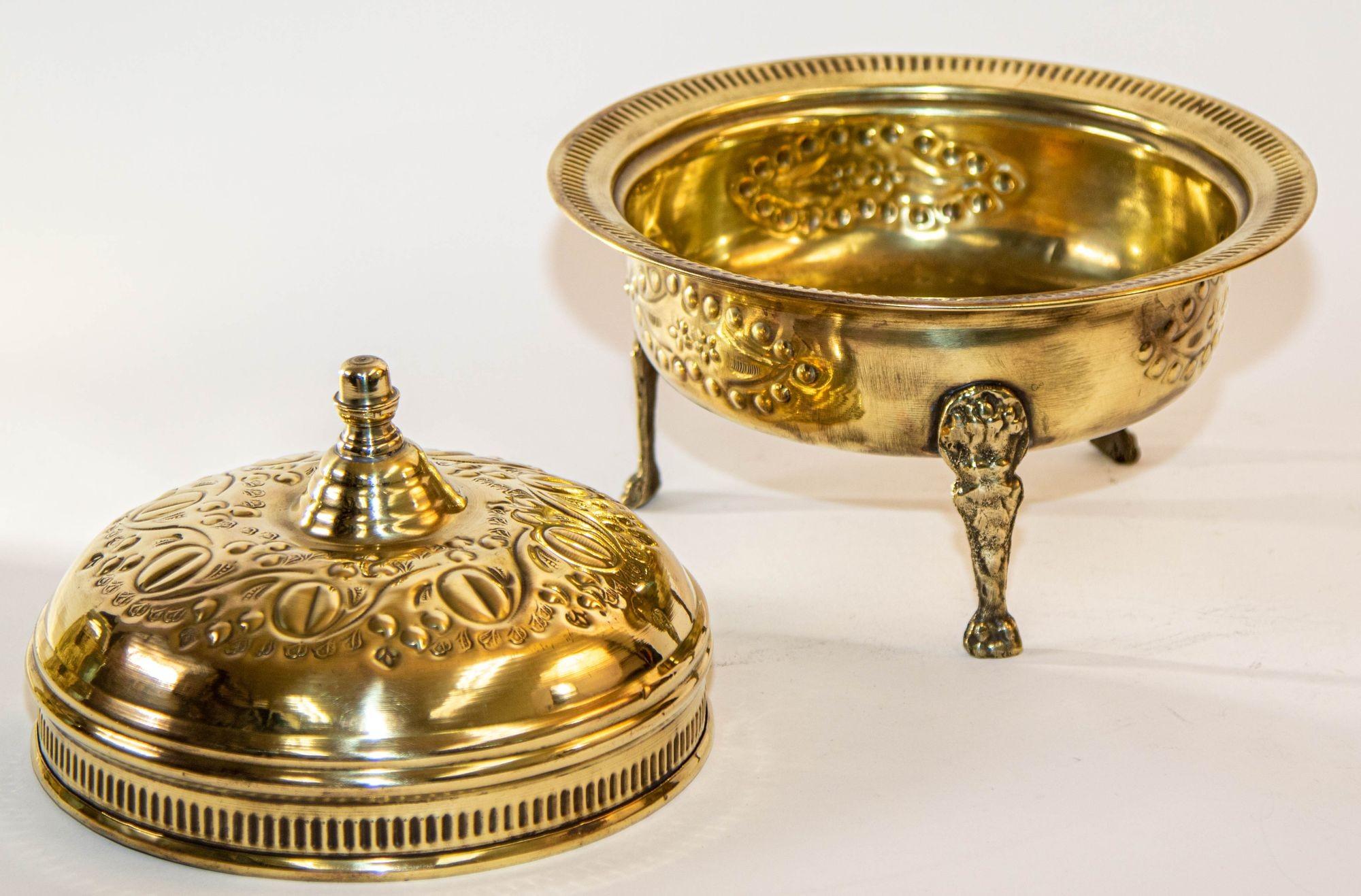 1940s Antique Round Moroccan Brass Serving Dish with Dome Lid and Paw Lion Feet. For Sale 5