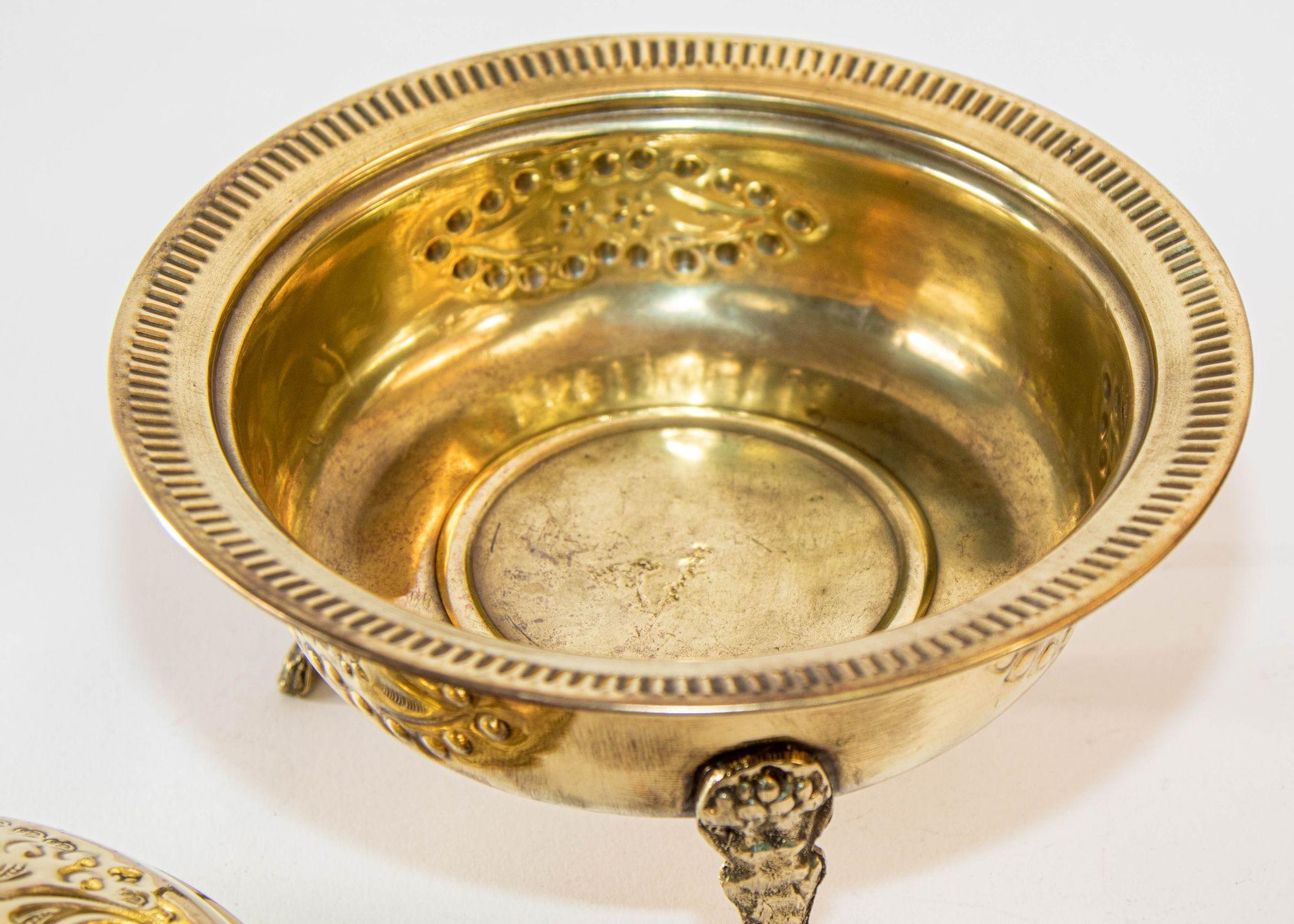 1940s Antique Round Moroccan Brass Serving Dish with Dome Lid and Paw Lion Feet. For Sale 7