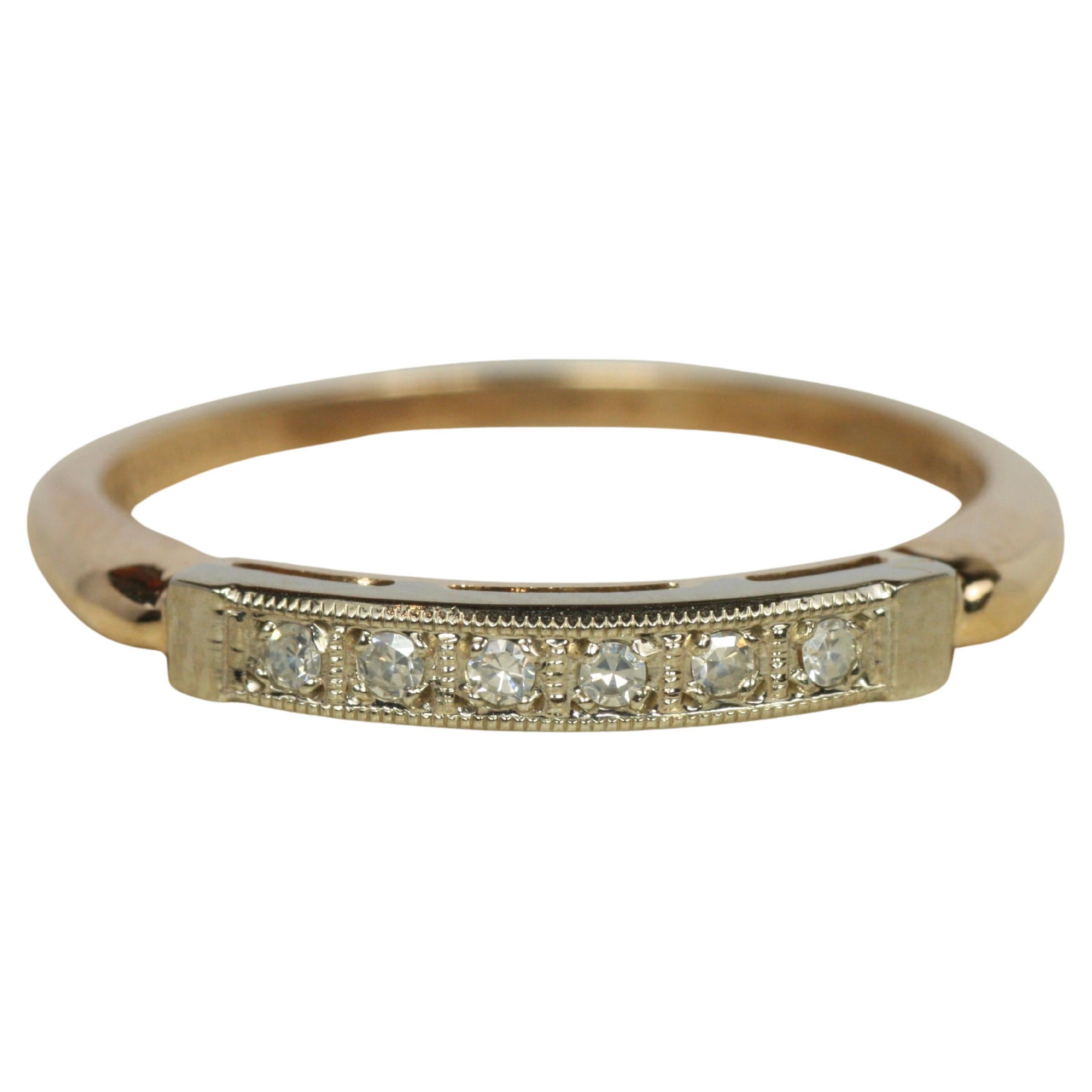 Alianza de boda antigua de diamantes en dos tonos de los años 40 en oro amarillo y blanco de 14 quilates