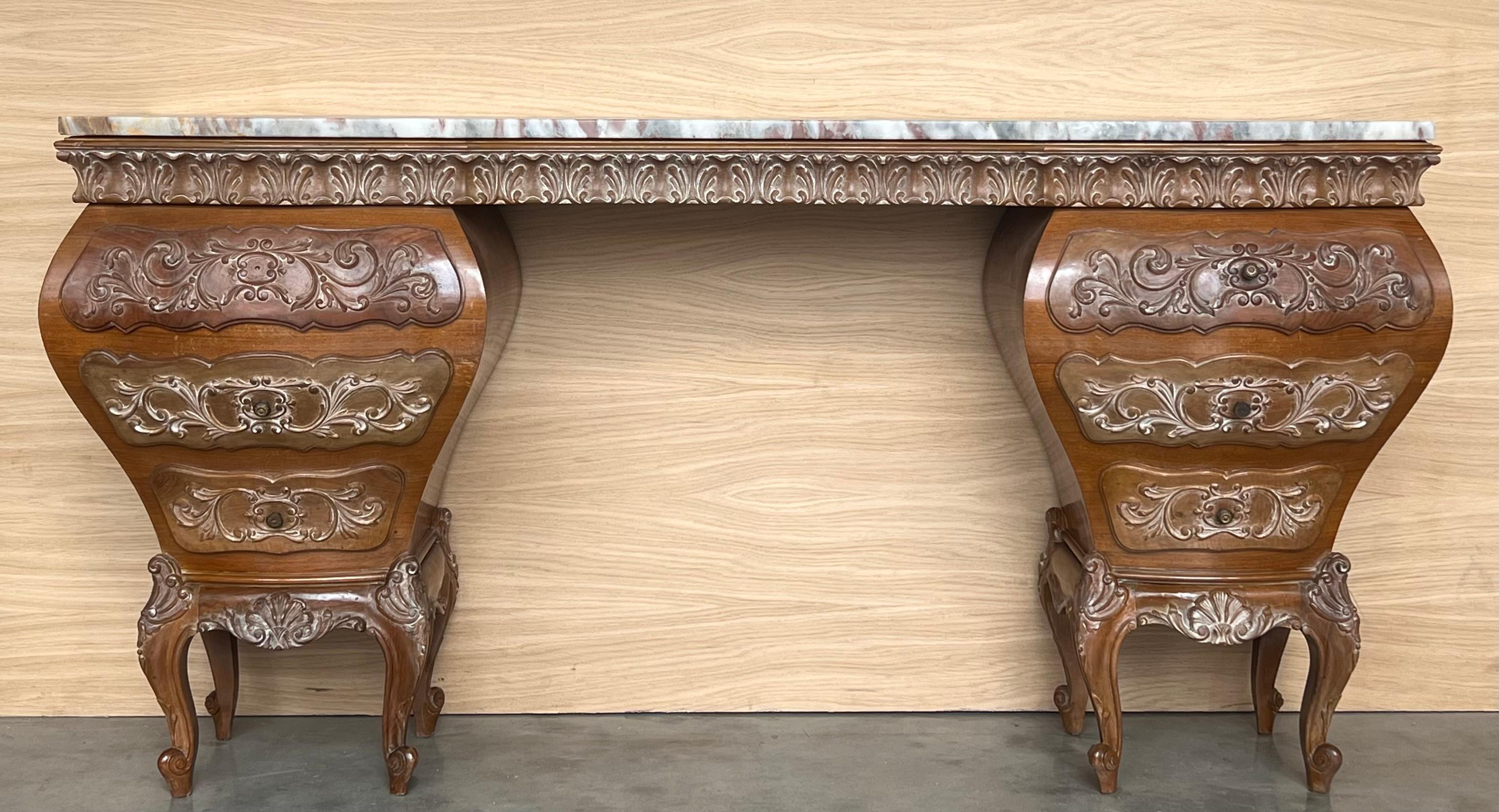 Signed by Mariano Garcia.
Early 20th century, antique vanity or entrance console, available entry mirror on a hand carved walnut frame, with a gold leaf surface finish. Venetian Baroque cabinet in walnut and burl walnut, restored and polished to