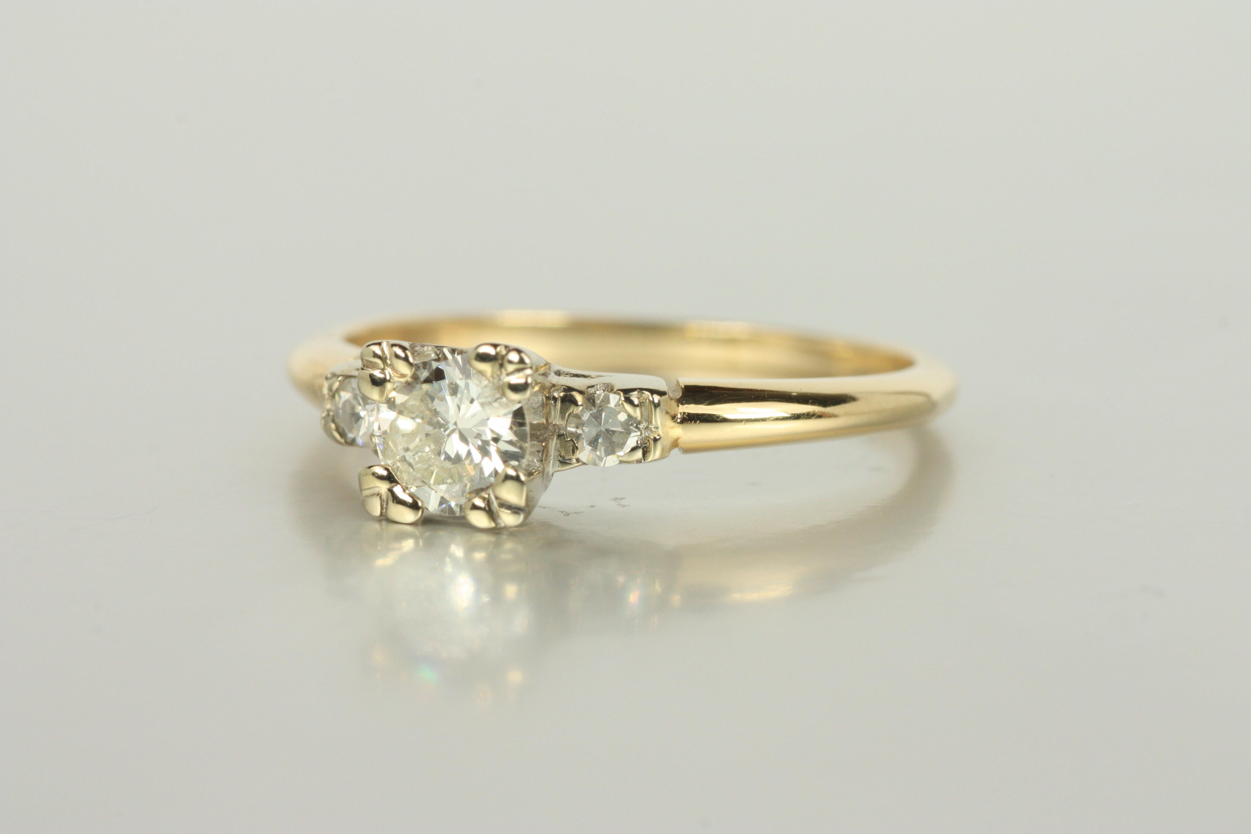 Bague de fiançailles en or jaune des années 1940 - 0,38 ct de diamants ronds Bon état - En vente à Santa Monica, CA