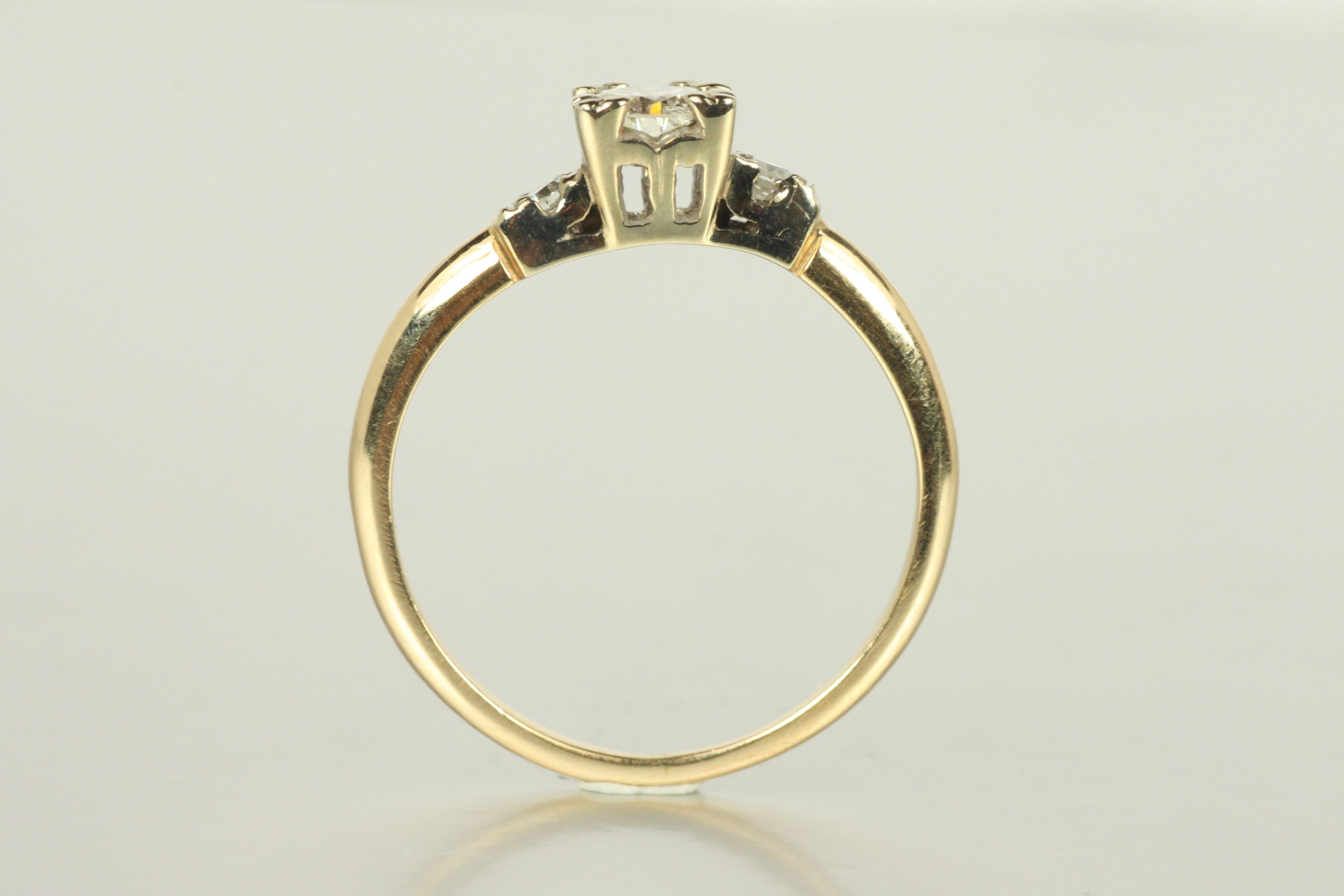 Bague de fiançailles en or jaune des années 1940 - 0,38 ct de diamants ronds en vente 1