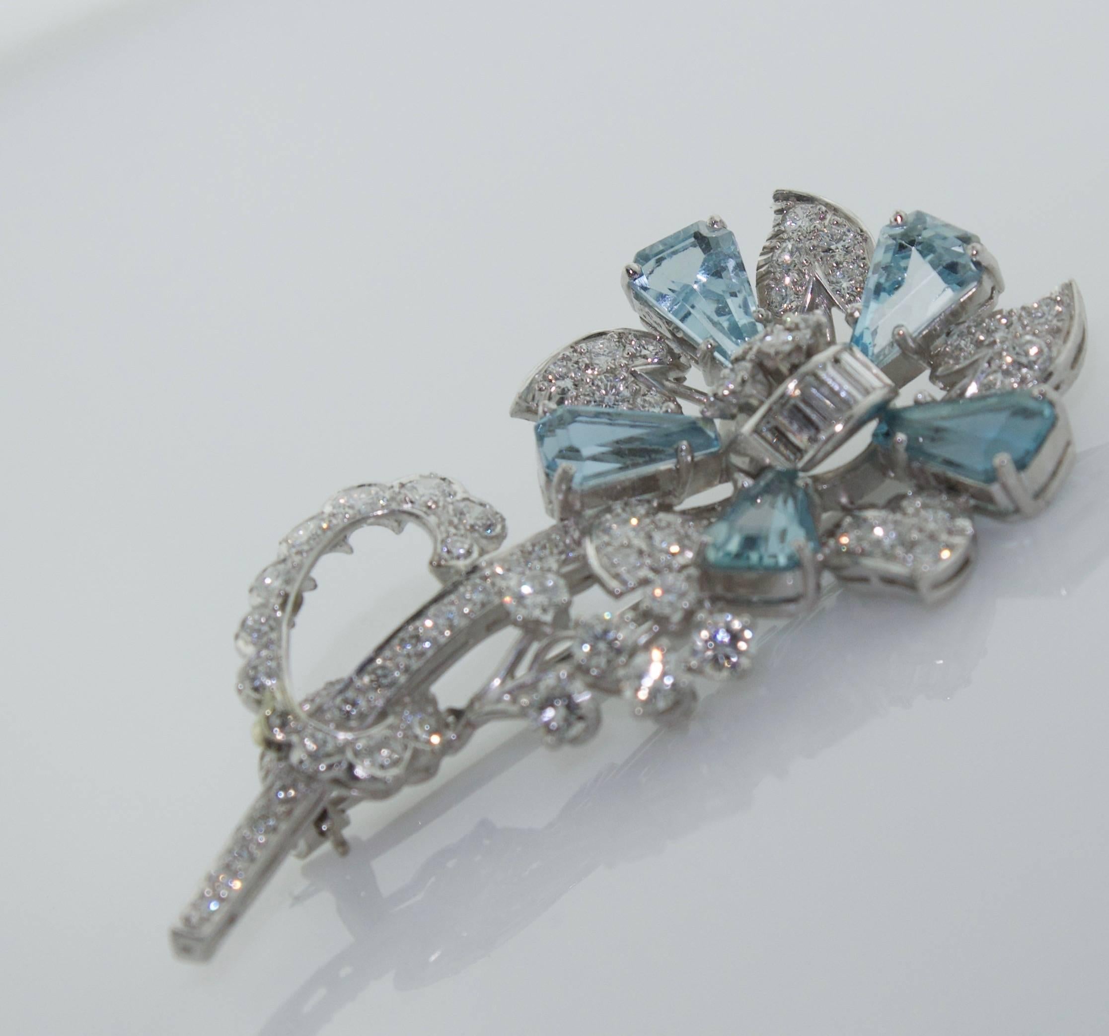 Round Cut 1940s Aquamarine and Diamond Flower Brooch in Platinum For Sale