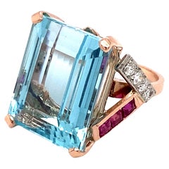 Bague aigue-marine des années 1940 avec rubis et diamants en or rose 14 carats