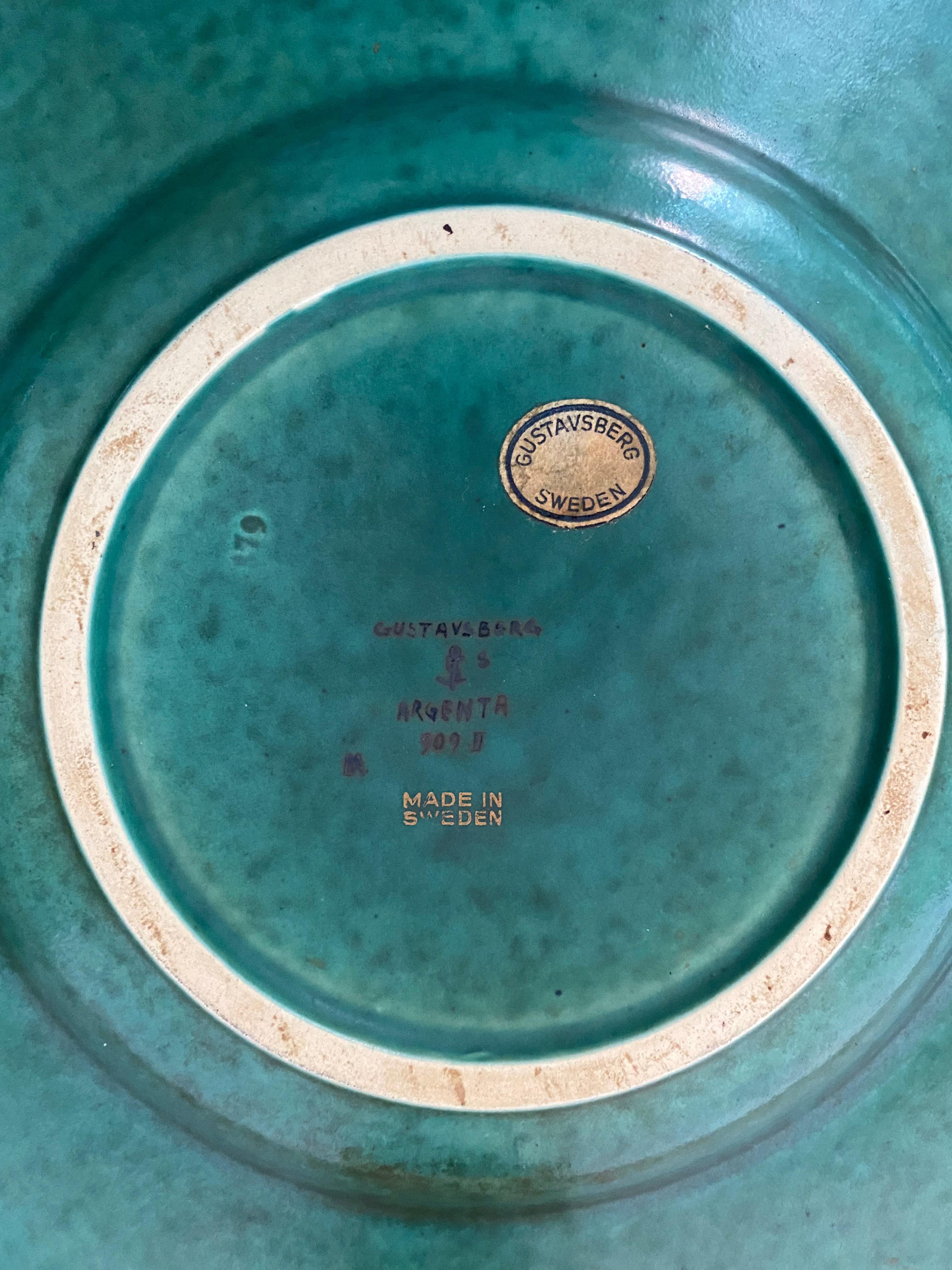 Assiette en grès Argenta des années 1940 par Wilhelm Kåge Bon état - En vente à Brooklyn, NY
