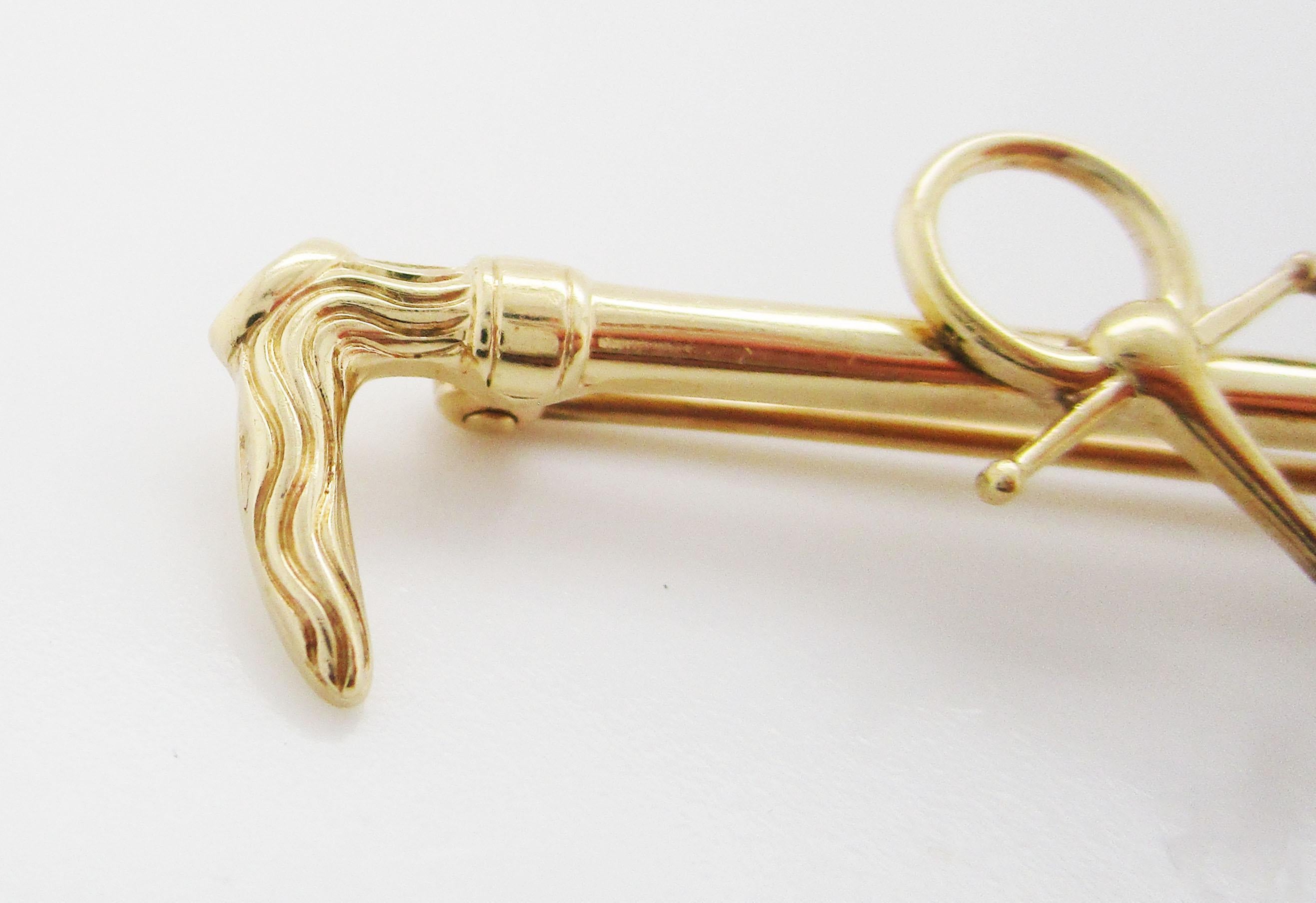1940s Art Deco 14 Karat Yellow Gold Snaffle Bit Bar Stock Crop Pin In Excellent Condition For Sale In Lexington, KY