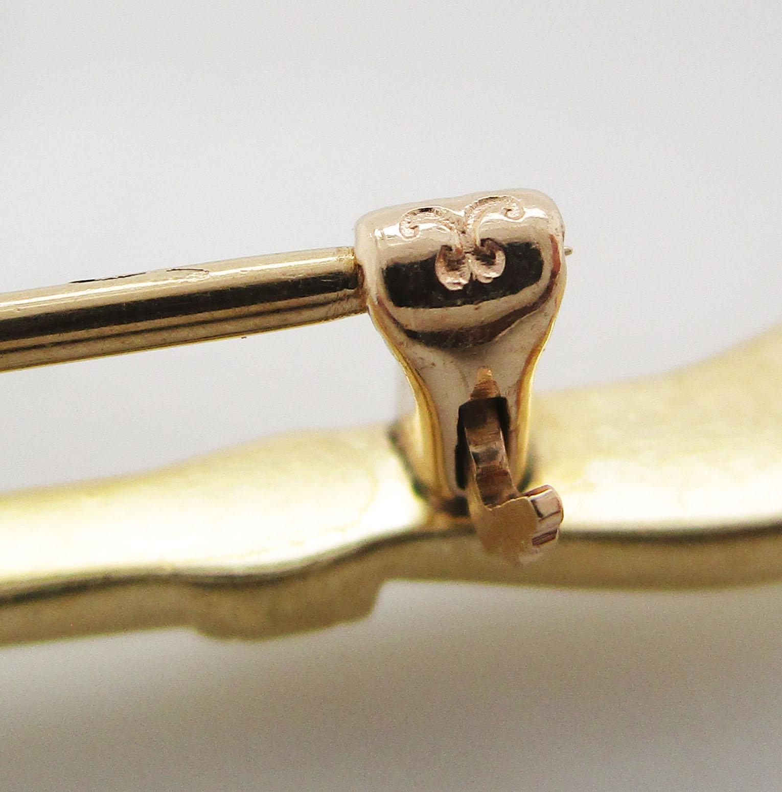 1940s Art Deco 14 Karat Yellow Gold Snaffle Bit Bar Stock Crop Pin For Sale 3