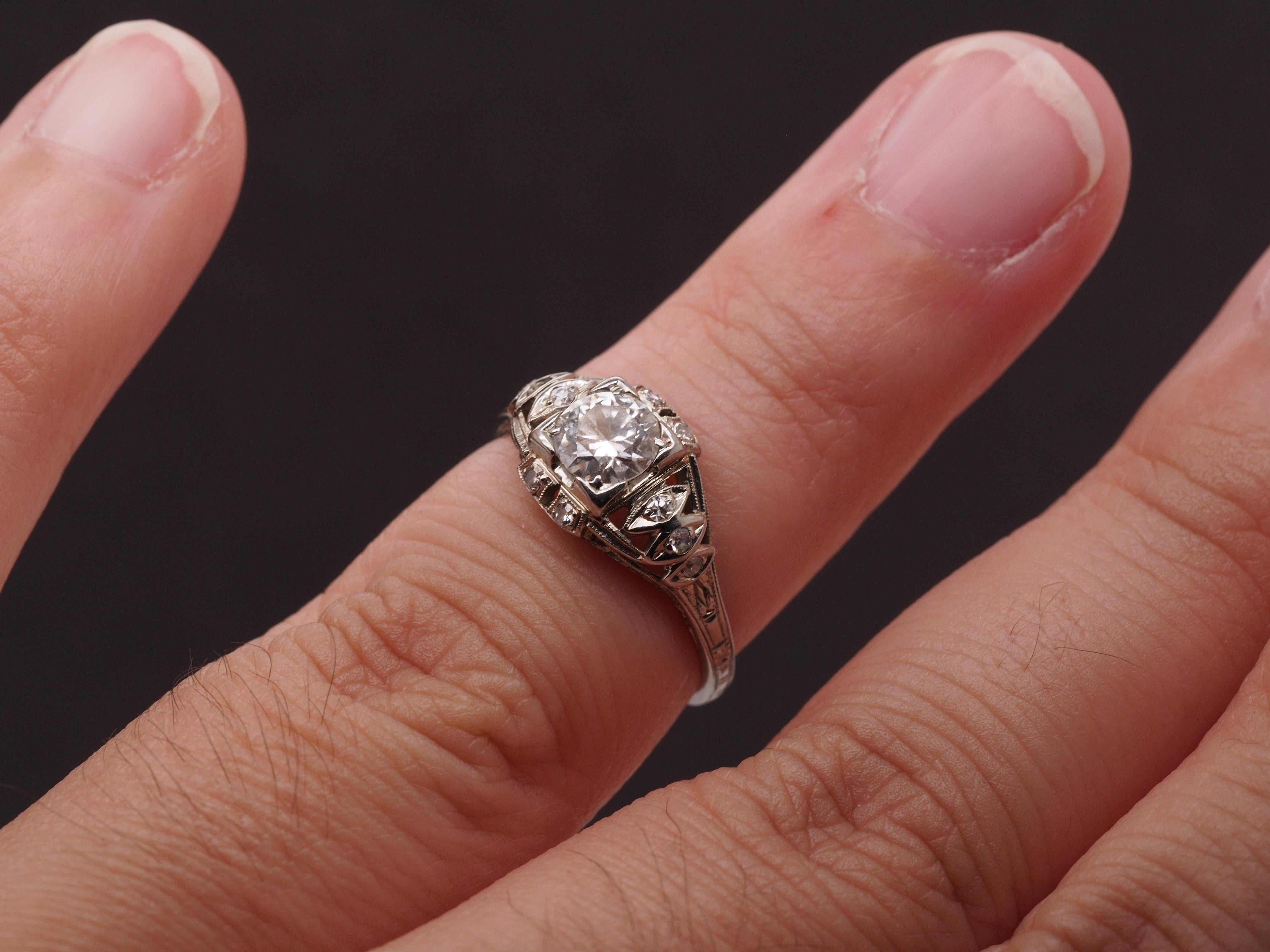 Anillo de compromiso de diamantes de oro blanco de 18 quilates Art Decó de los años 40 de 0,60 ct en venta 5