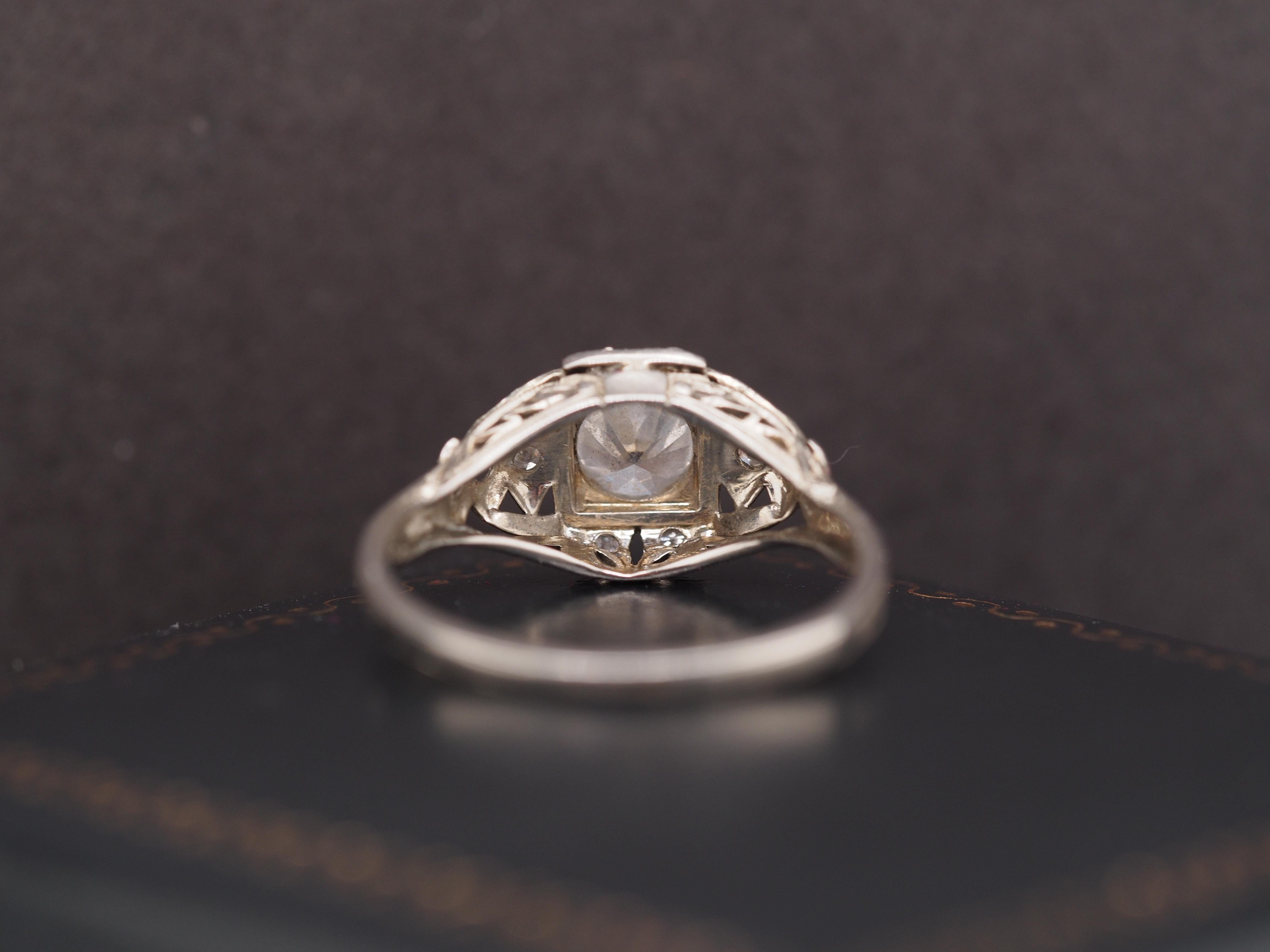 Anillo de compromiso de diamantes de oro blanco de 18 quilates Art Decó de los años 40 de 0,60 ct en Bueno estado para la venta en Hicksville, NY