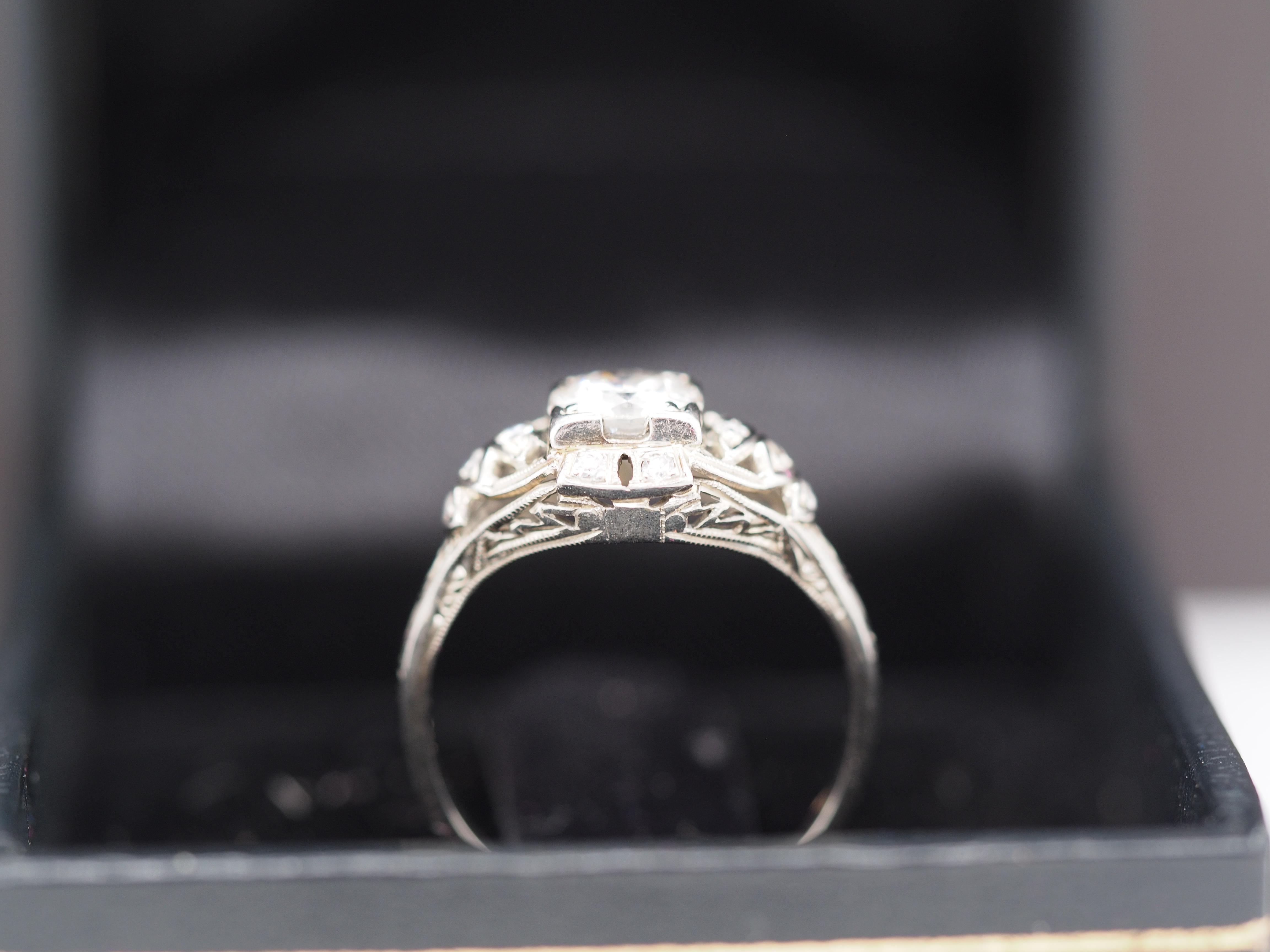 Anillo de compromiso de diamantes de oro blanco de 18 quilates Art Decó de los años 40 de 0,60 ct en venta 1