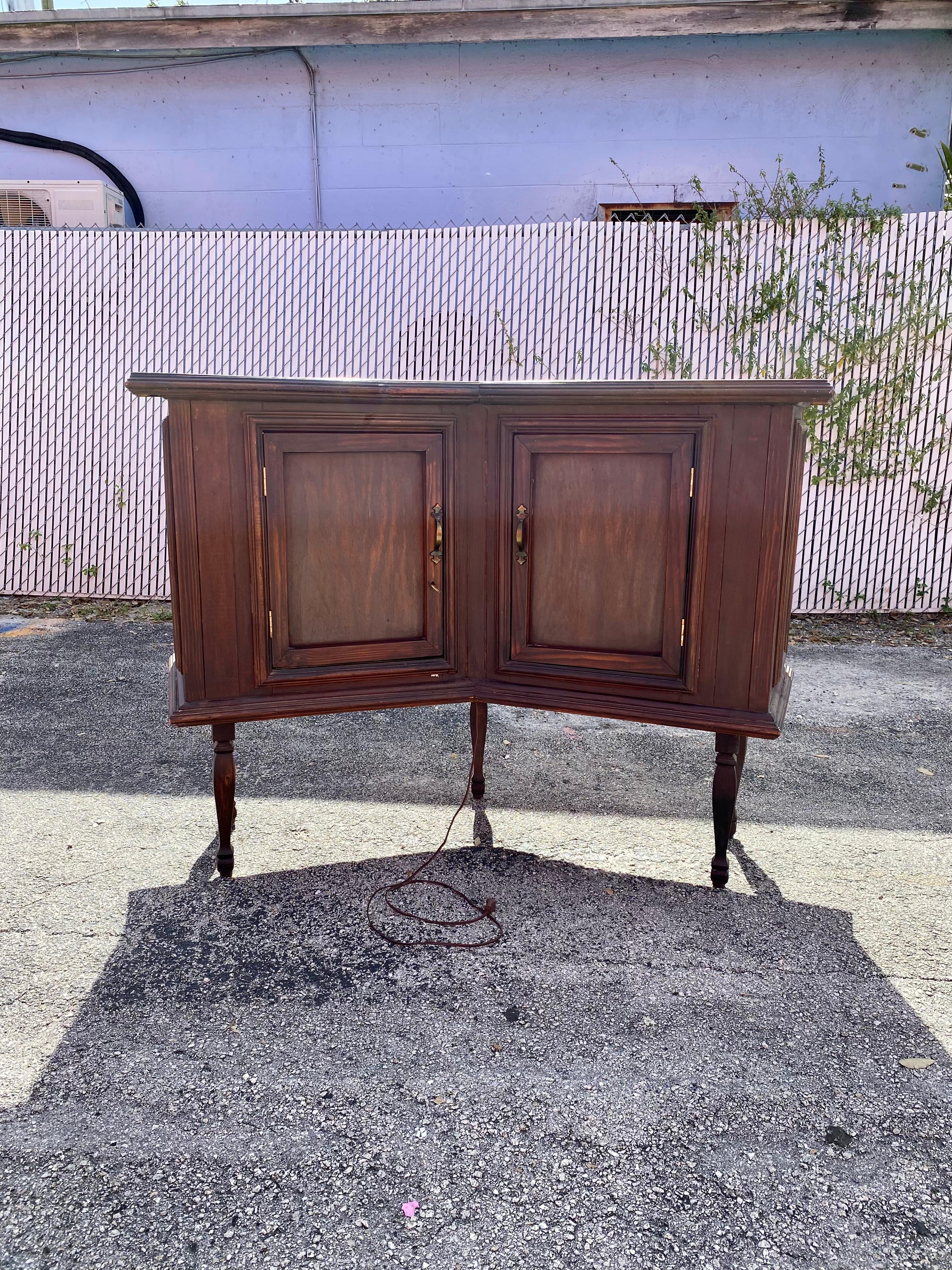 1940s Art Deco Angular Marble Tile Stained Glass Bar Cabinet Console For Sale 3
