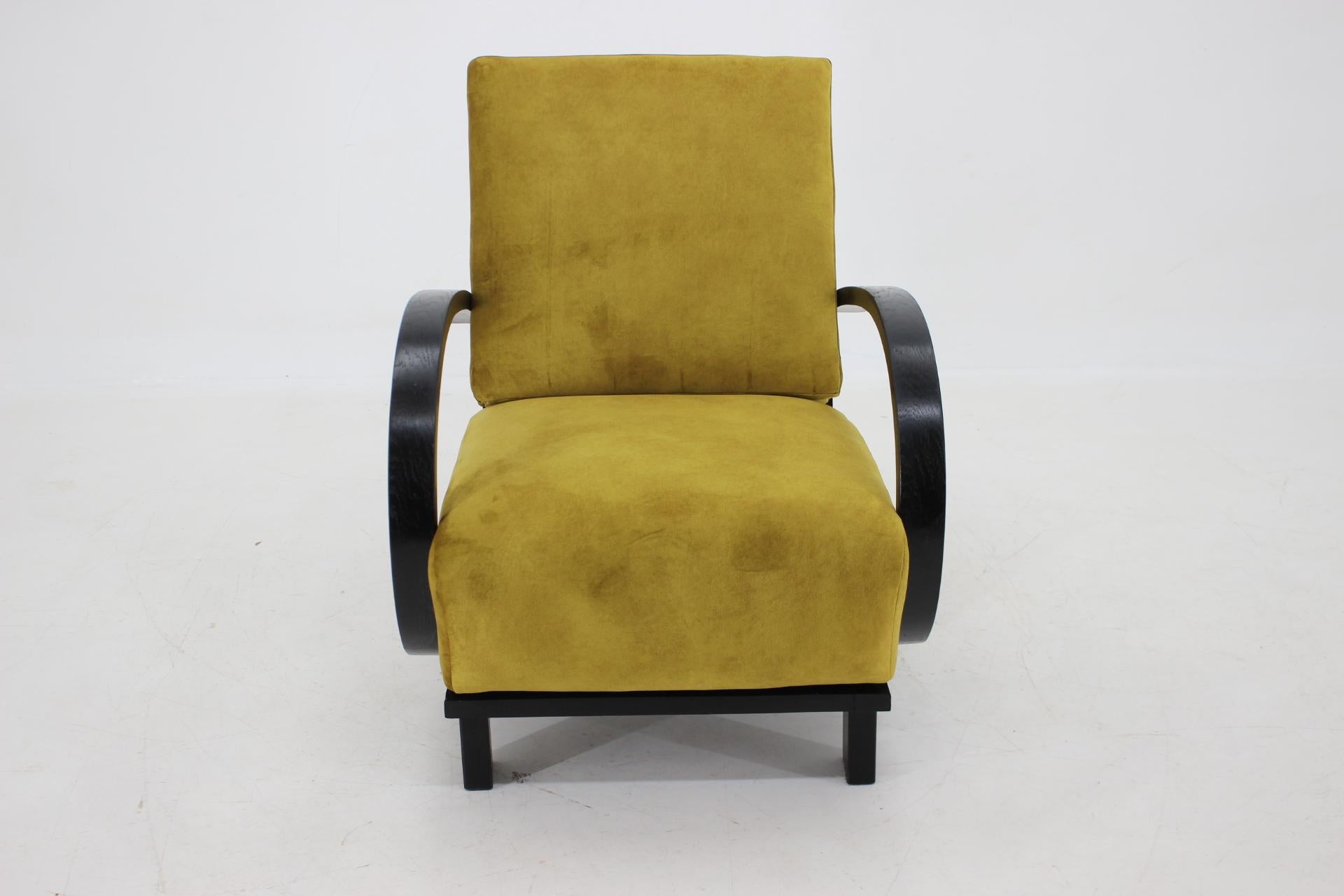 1940s Art Deco Armchair, Czechoslovakia In Good Condition In Praha, CZ