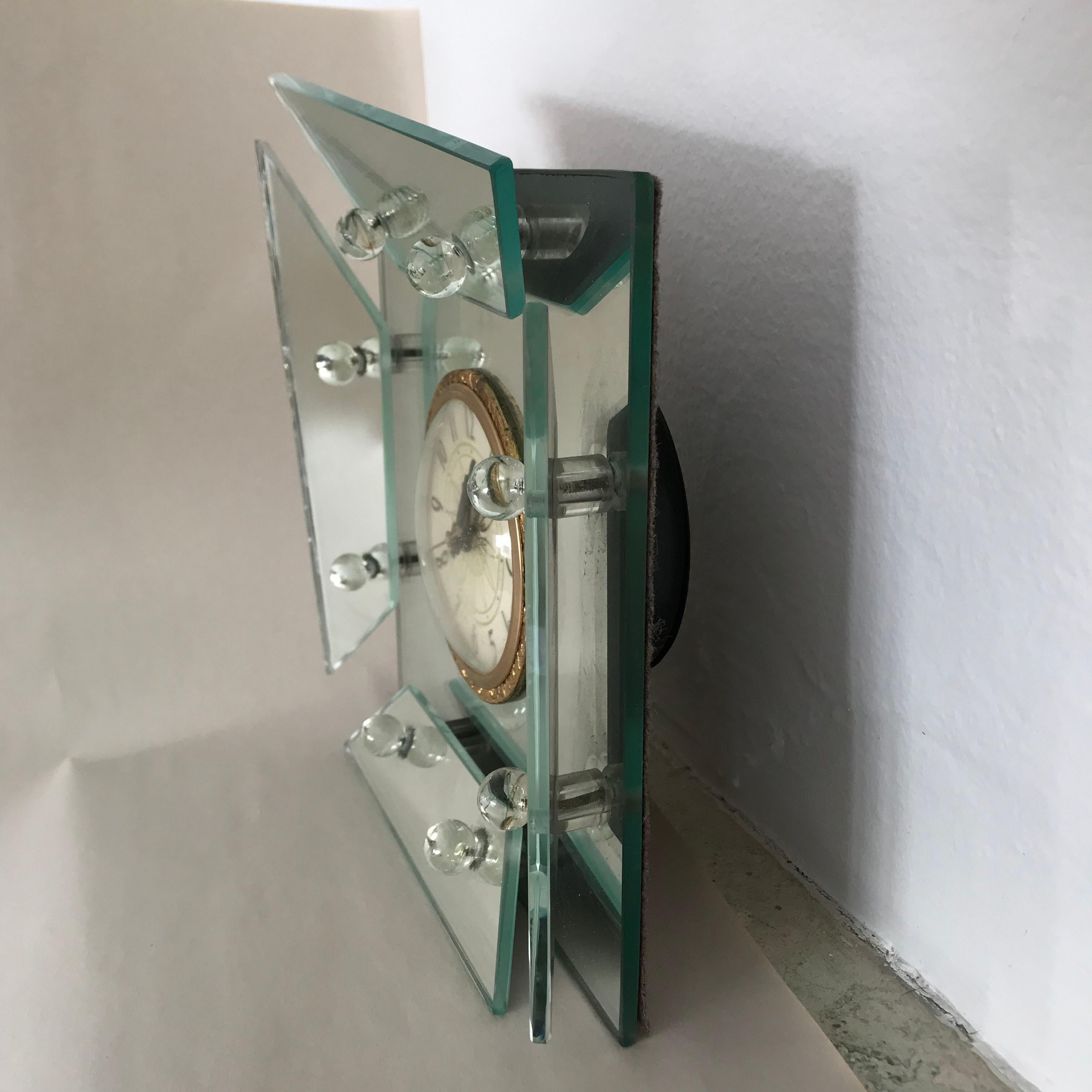 American 1940s, Art Deco Asymmetric Faceted Mirrored Mantel or Table Clock