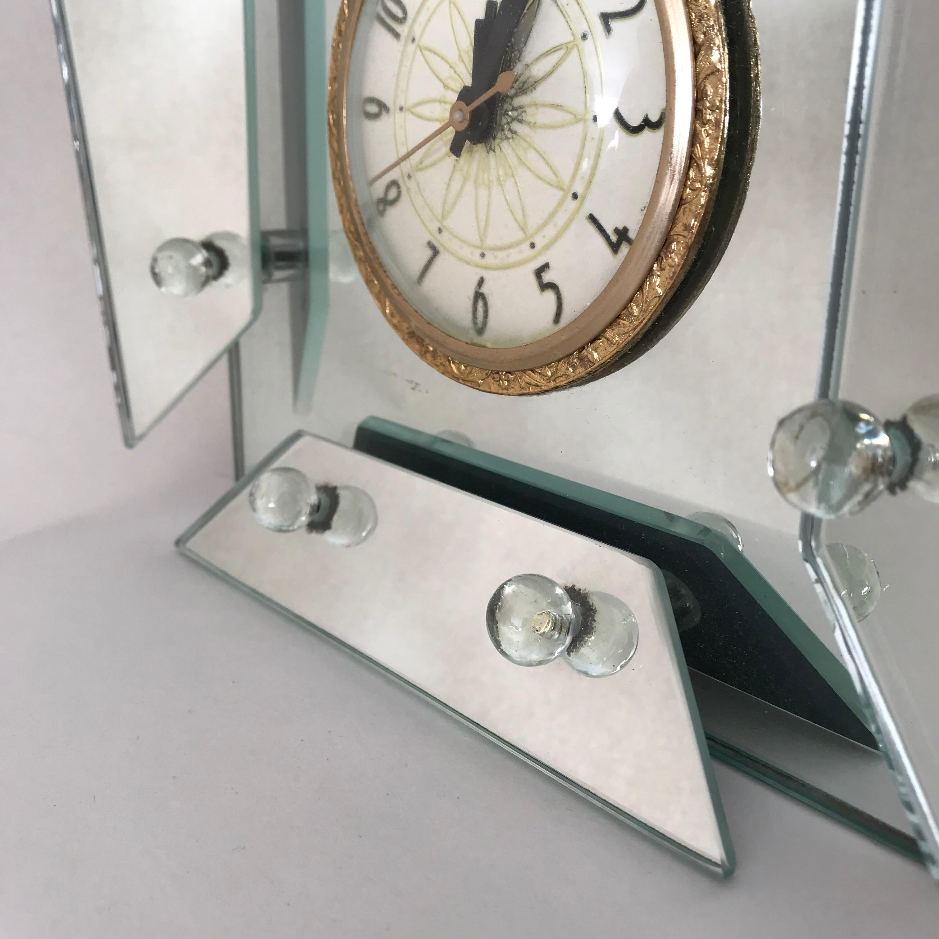 1940s, Art Deco Asymmetric Faceted Mirrored Mantel or Table Clock In Good Condition In Miami, FL