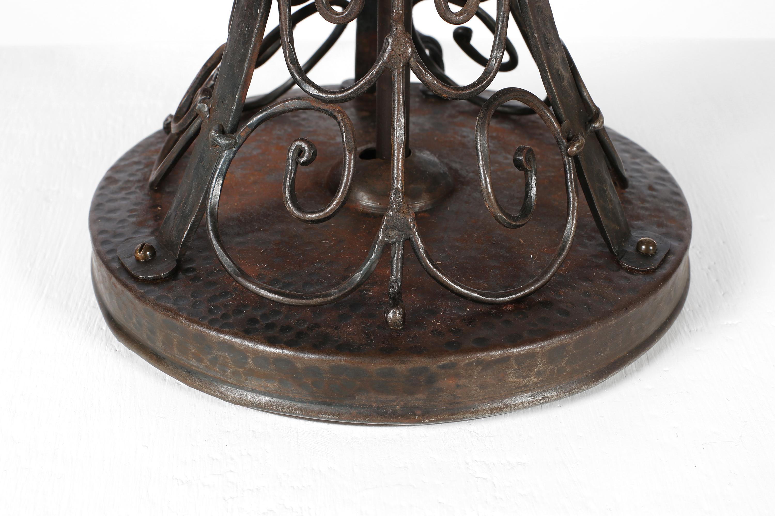 Lampe à poser autrichienne en ferronnerie Art déco des années 1940 en vente 4