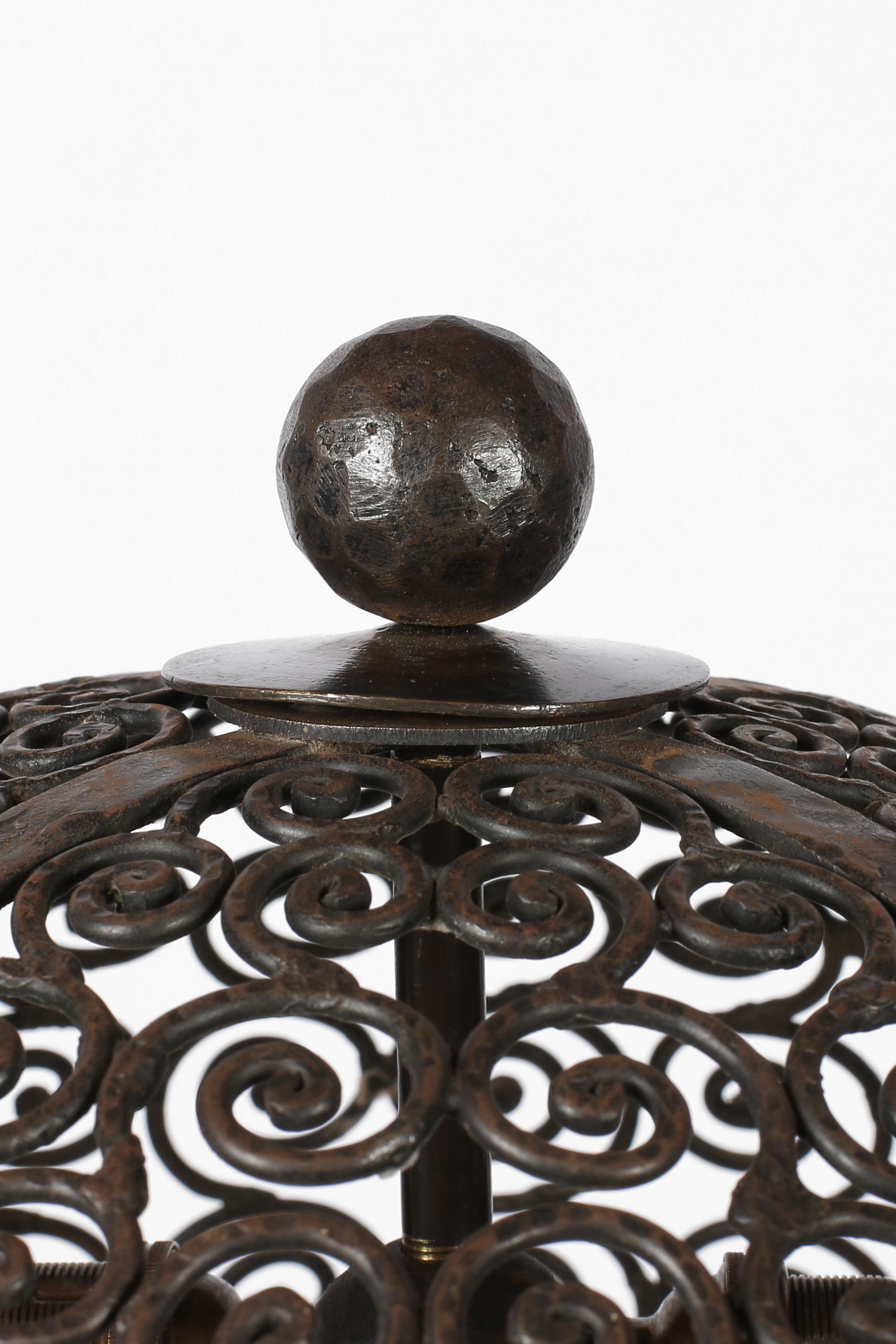 Lampe à poser autrichienne en ferronnerie Art déco des années 1940 en vente 2