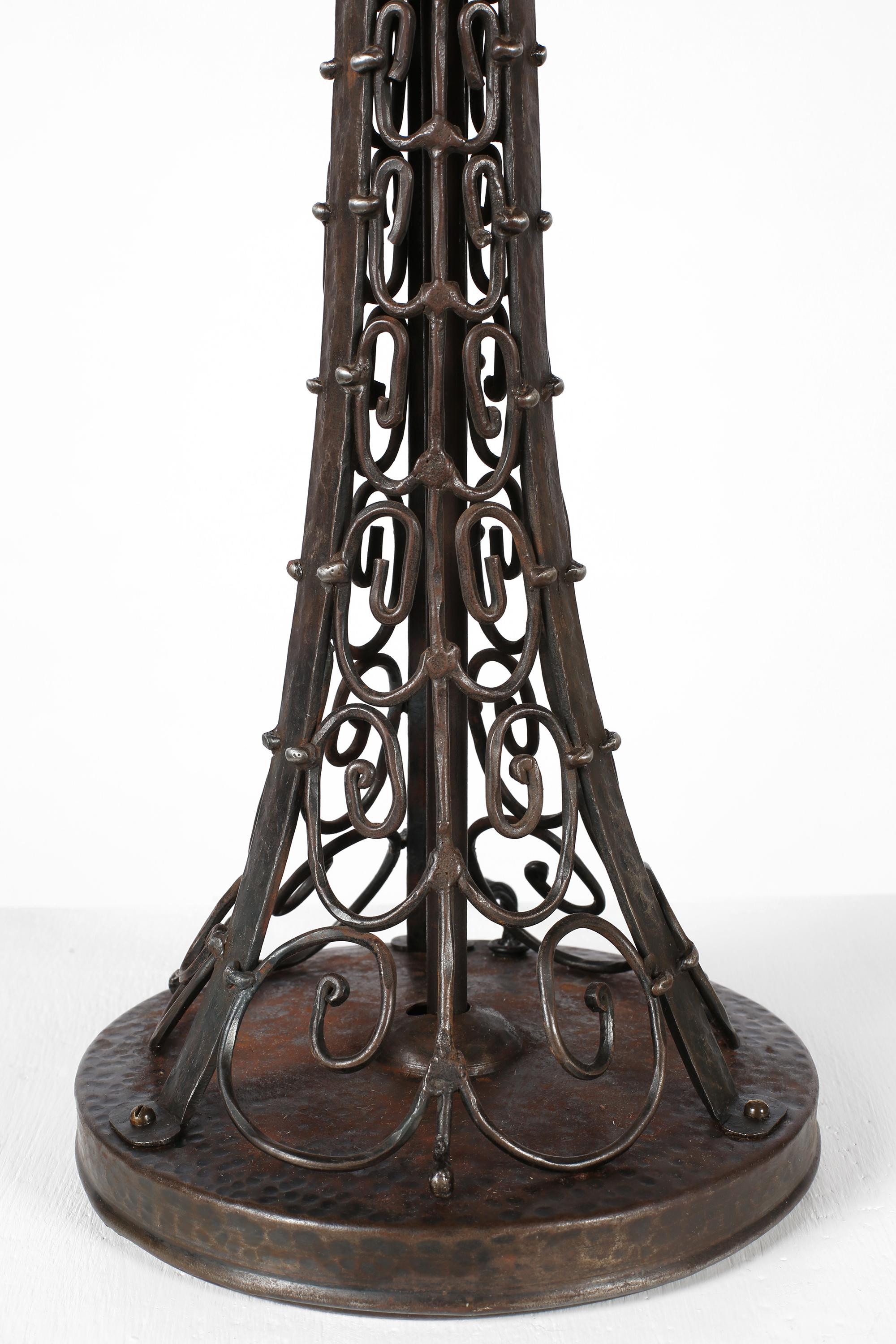 Lampe à poser autrichienne en ferronnerie Art déco des années 1940 en vente 3