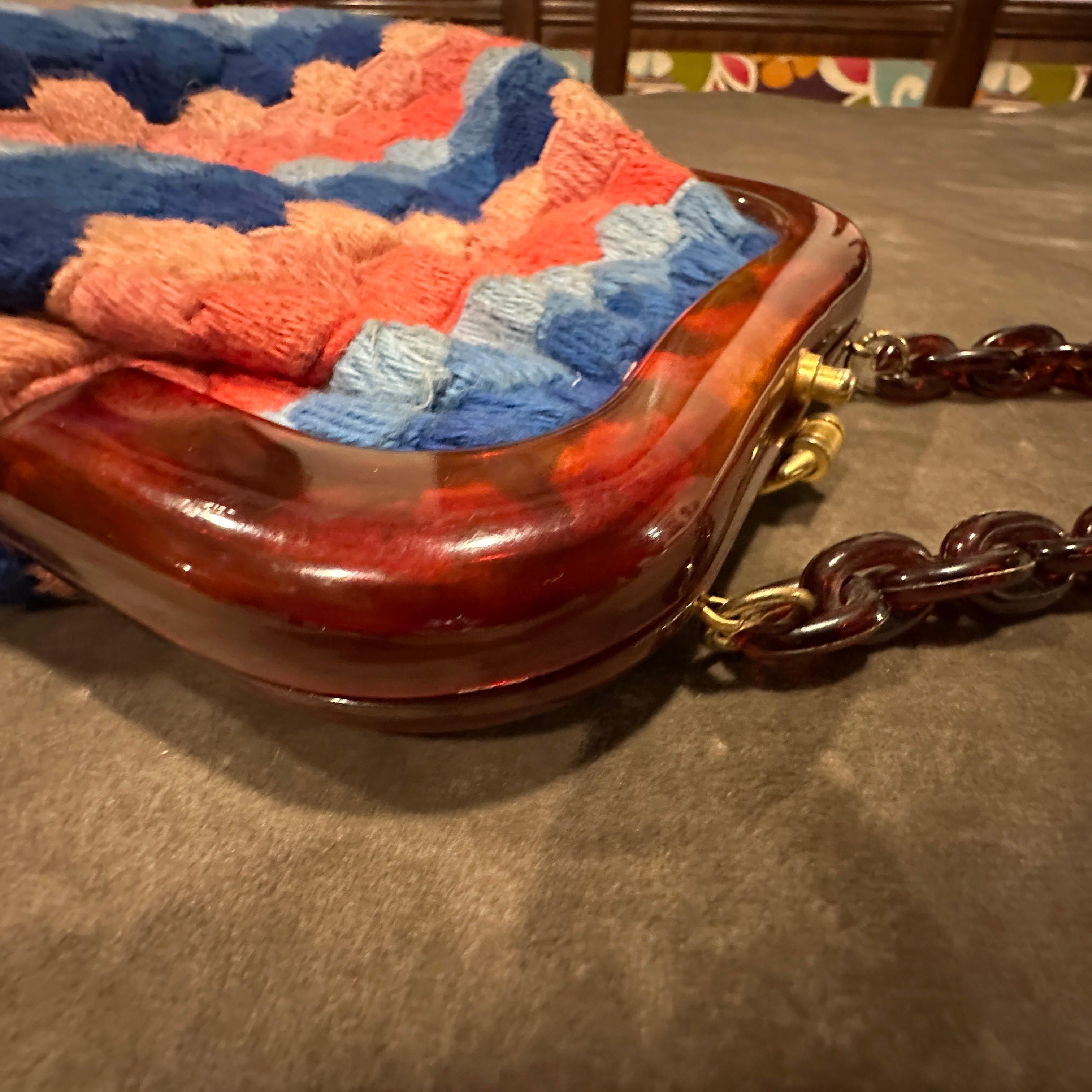 Bolso de mano Art Decó italiano de baquelita, latón y tela de los años 40 en venta 6
