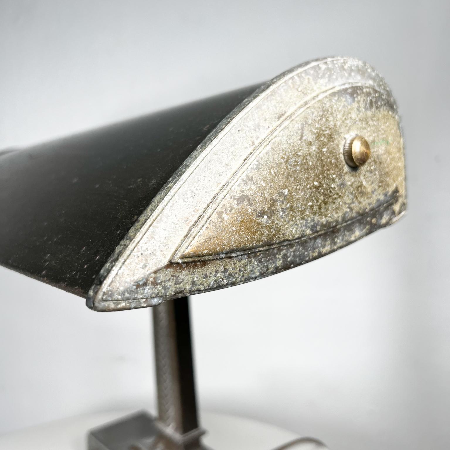 1940s Art Deco Banker Desk Lamp Patinated Metal Globe Specialty Co. Chicago 6