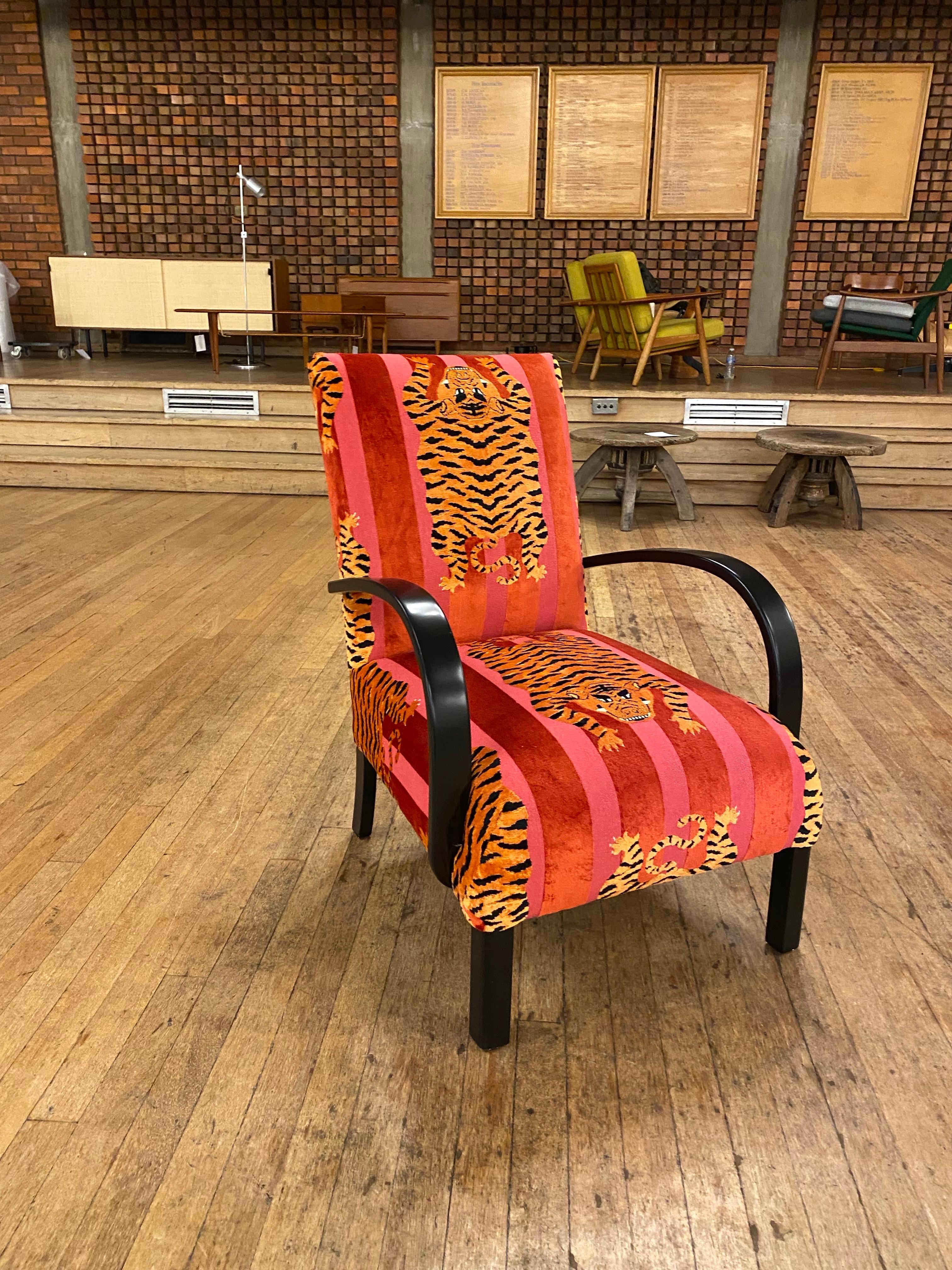 1940er Jahre Art Deco Bugholz Ebonisiert Sessel Gepolstert Schumacher Tiger Samt im Angebot 3